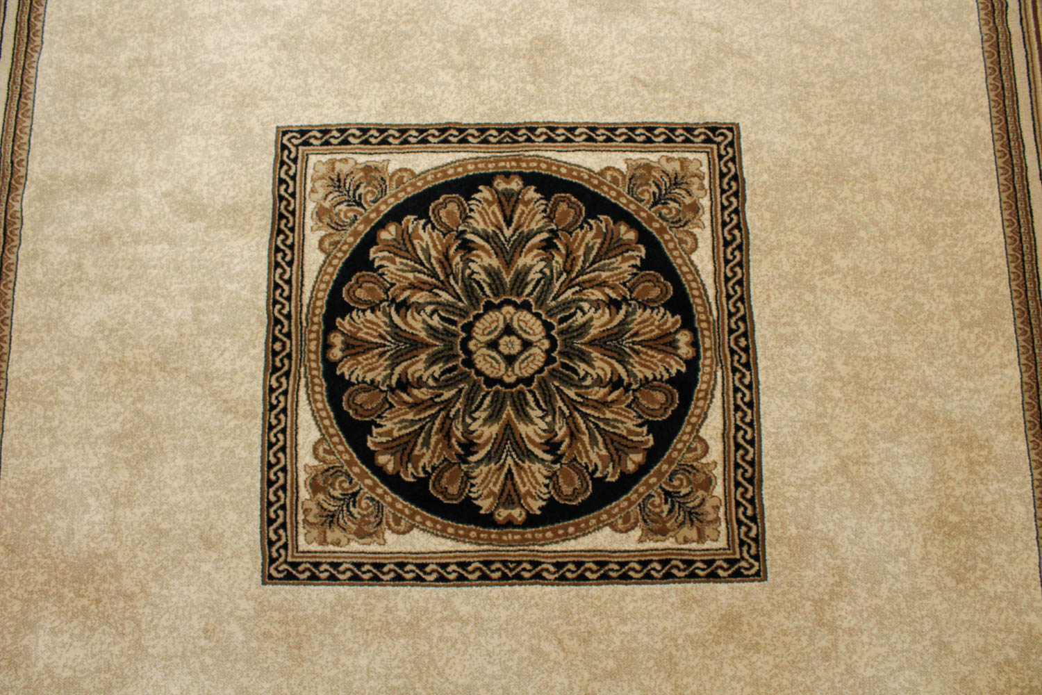 Machine Woven Classical "Chateaux" Area Rug