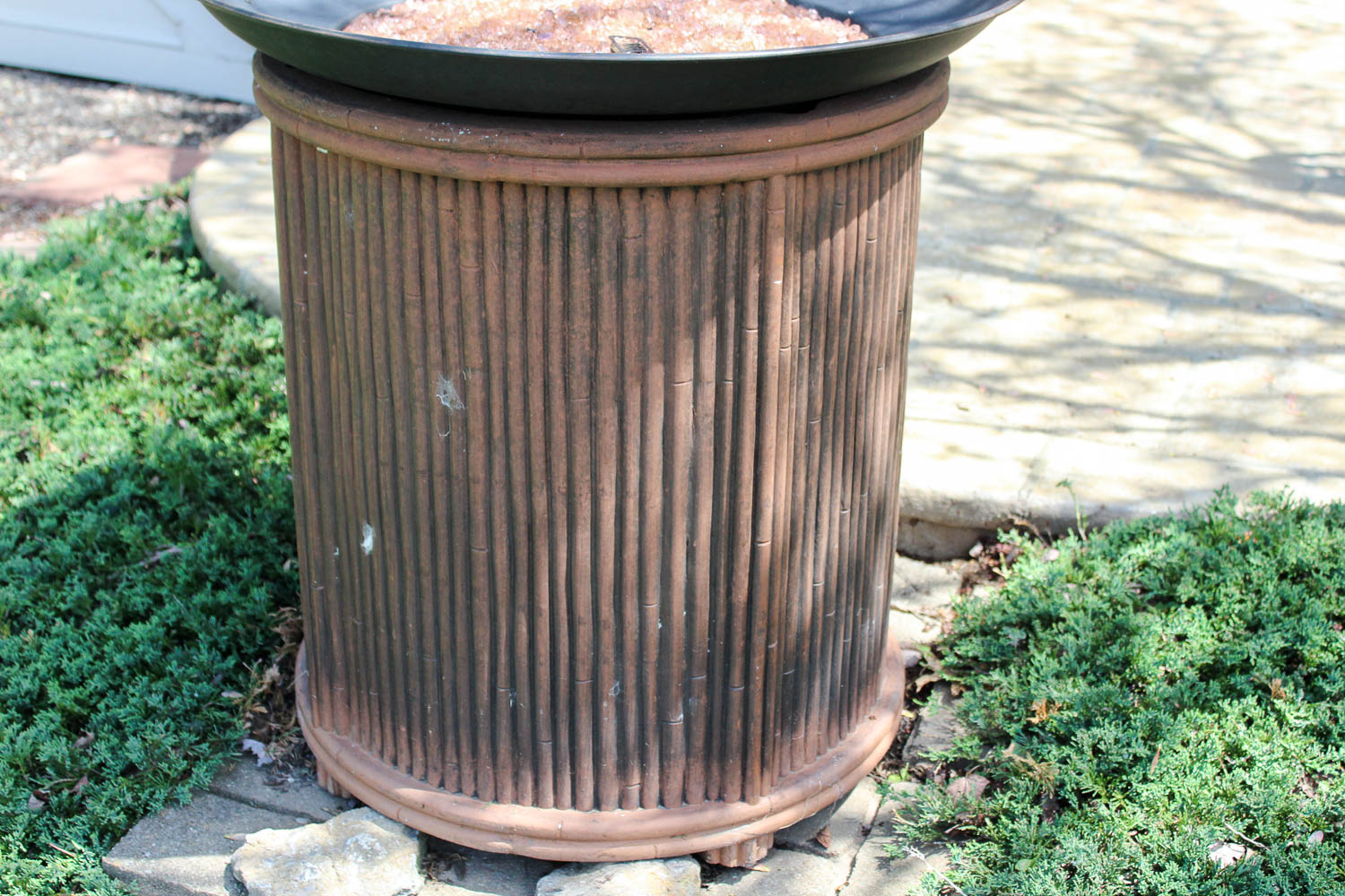 Outdoor Gas Fire Pit with Decorative Center Stones