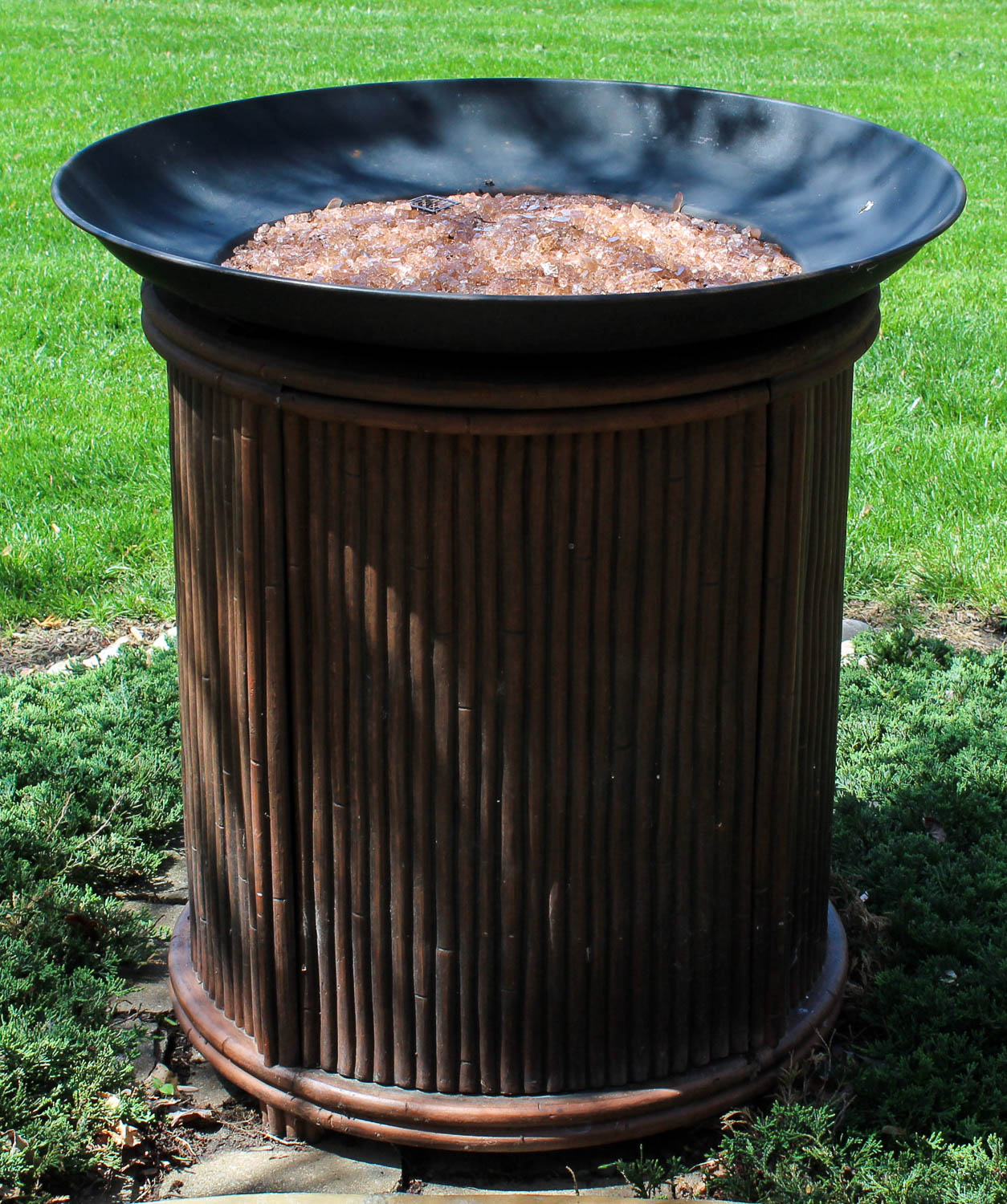 Outdoor Gas Fire Pit with Decorative Center Stones