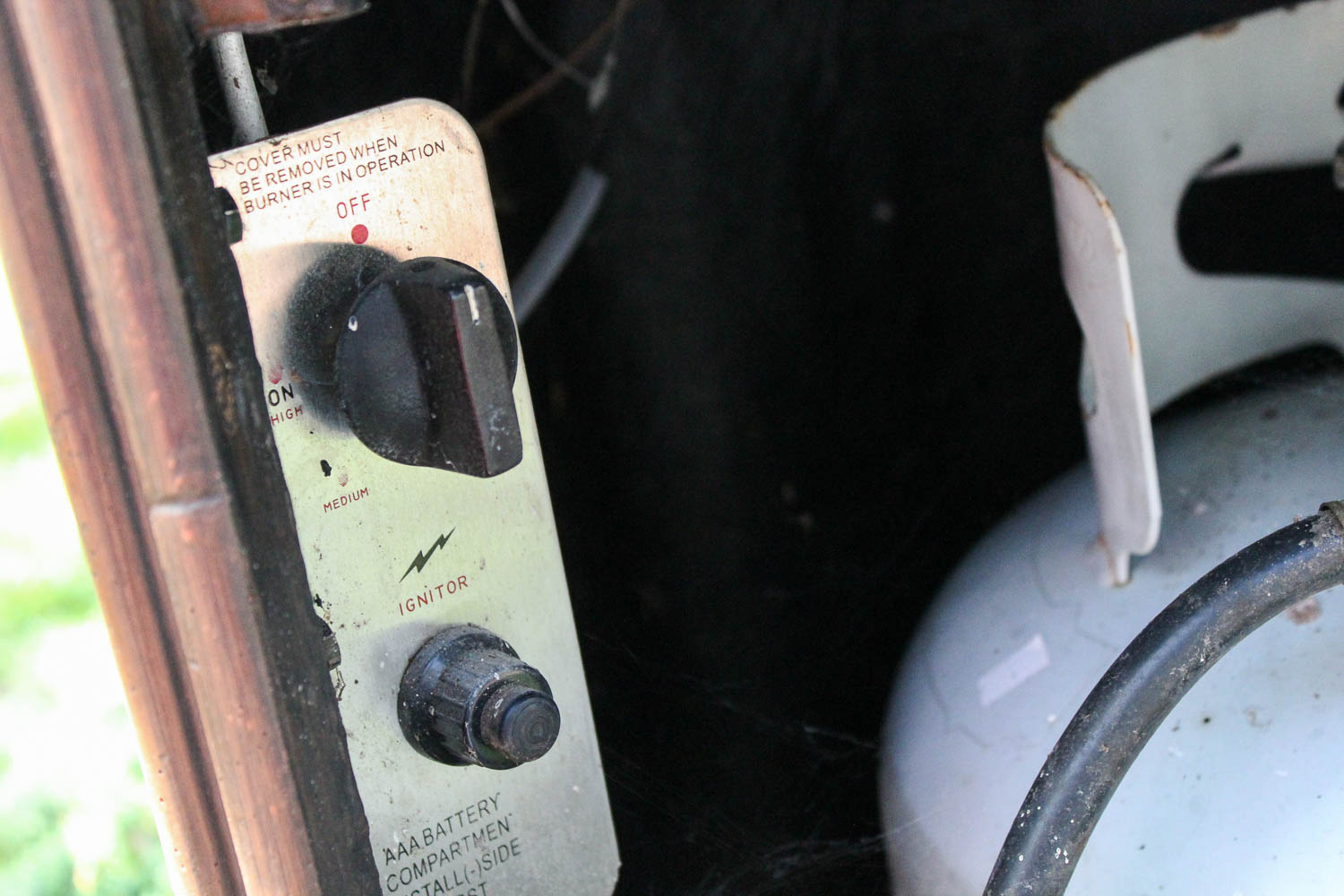 Outdoor Gas Fire Pit with Decorative Center Stones