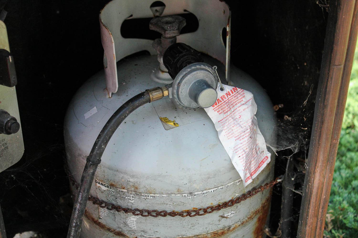 Outdoor Gas Fire Pit with Decorative Center Stones