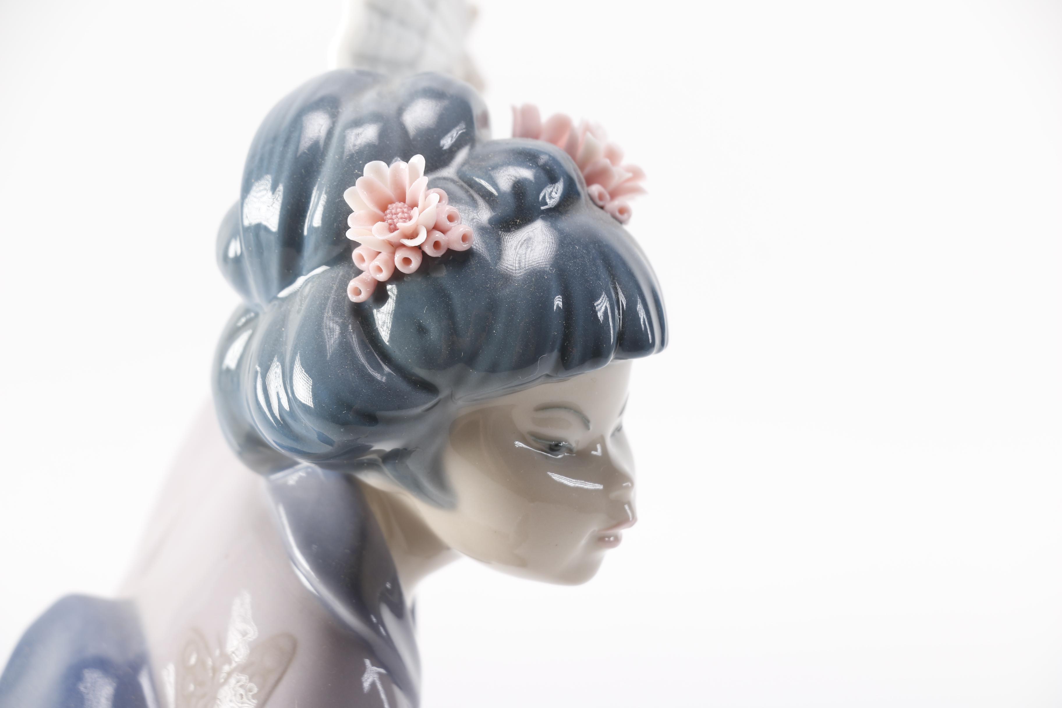 Lladró "Japanese With Fan" Porcelain Figurine