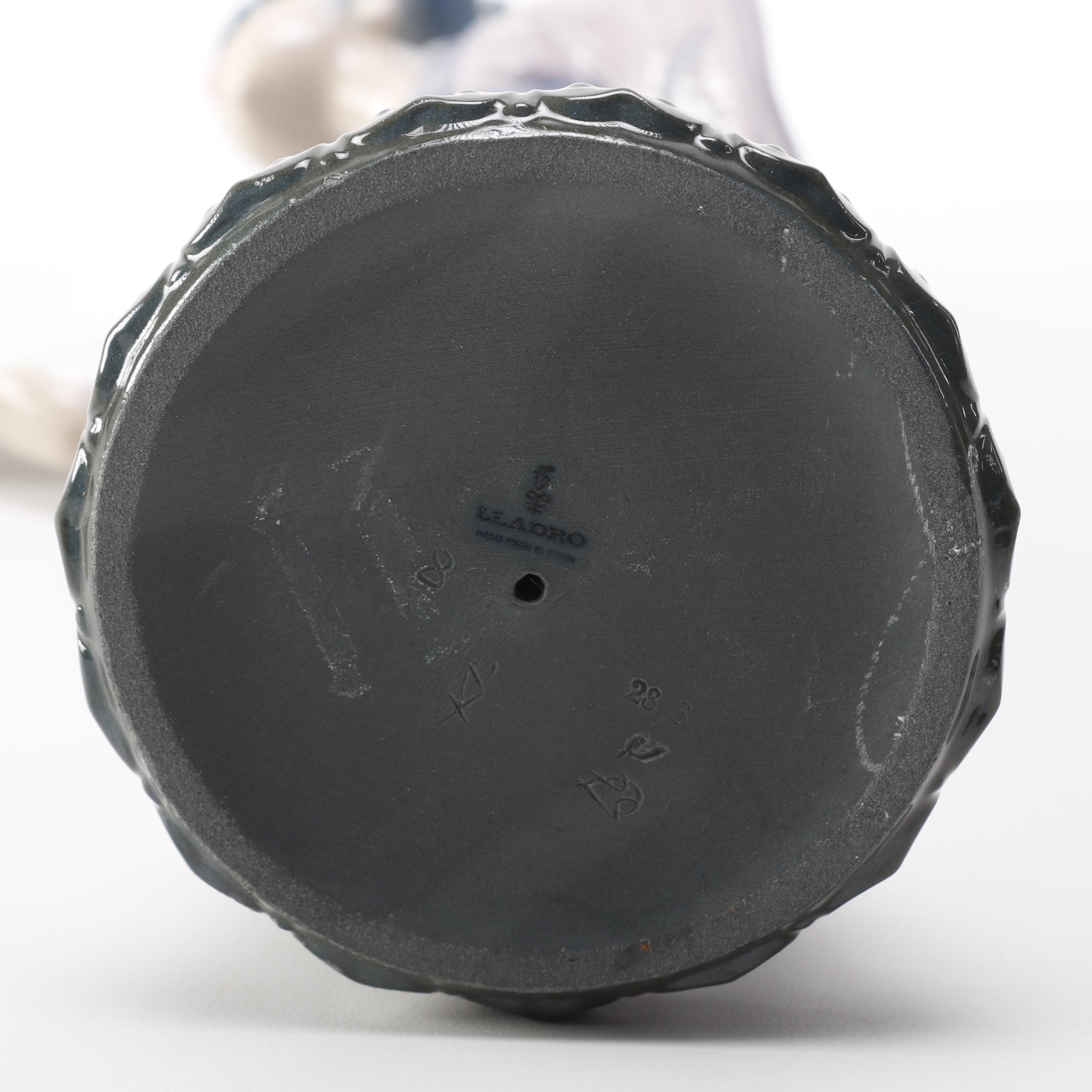 Lladró "Japanese With Fan" Porcelain Figurine