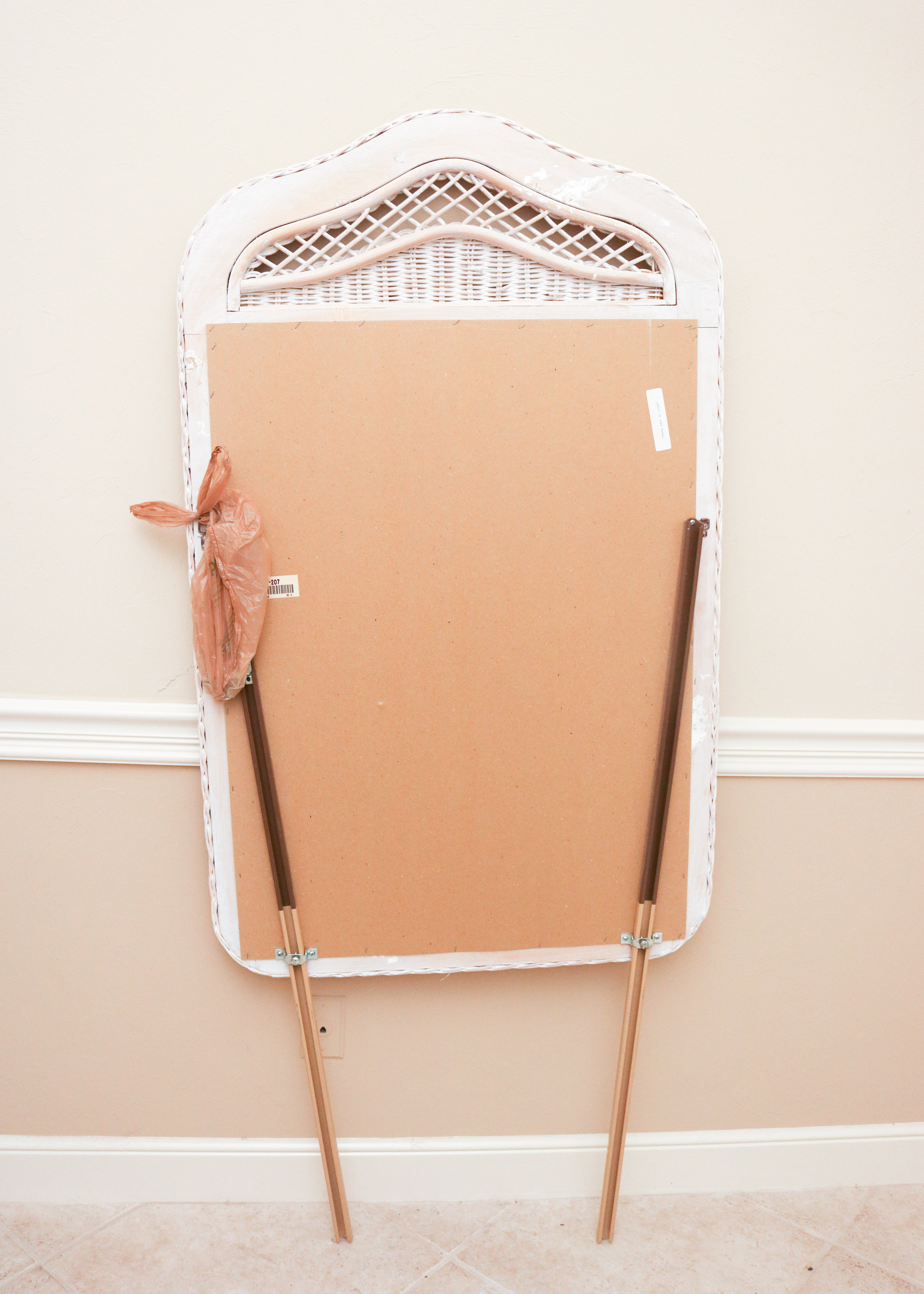 Lexington Furniture White Wicker Dresser, Mirror, and Nightstands