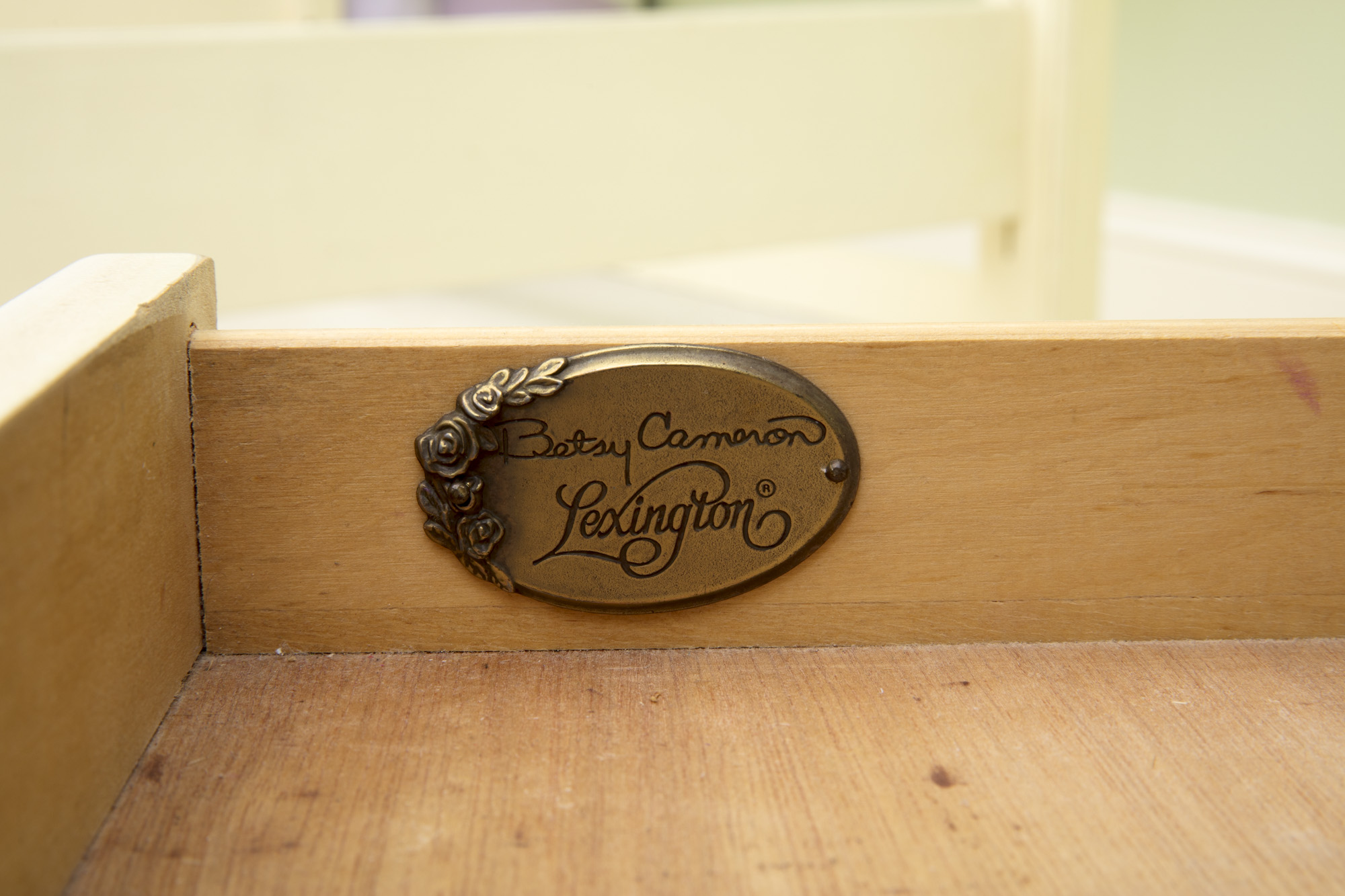 Betsy Cameron "Nitey Nite Stand" by Lexington