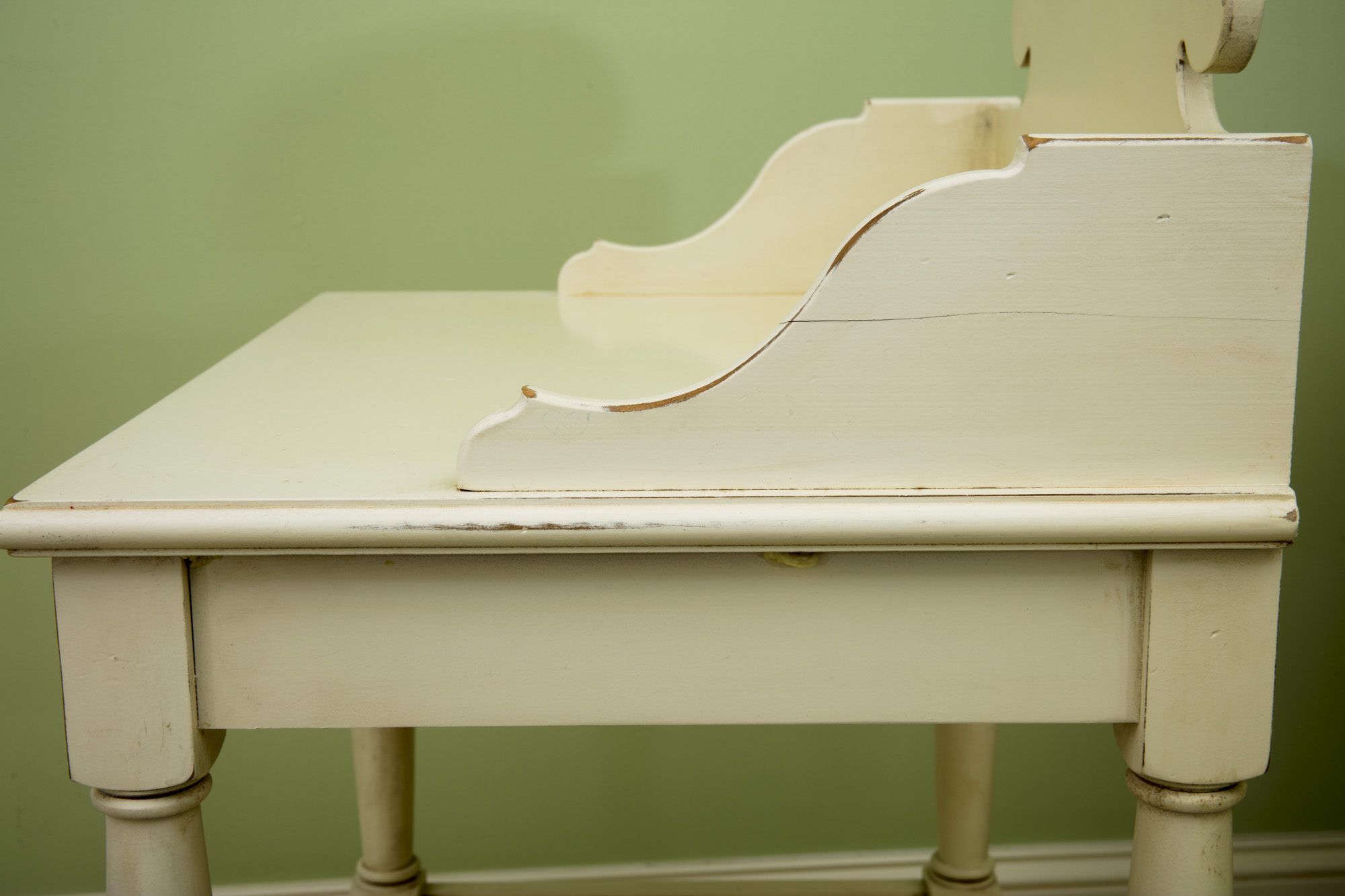 Betsy Cameron "Nitey Nite Stand" by Lexington