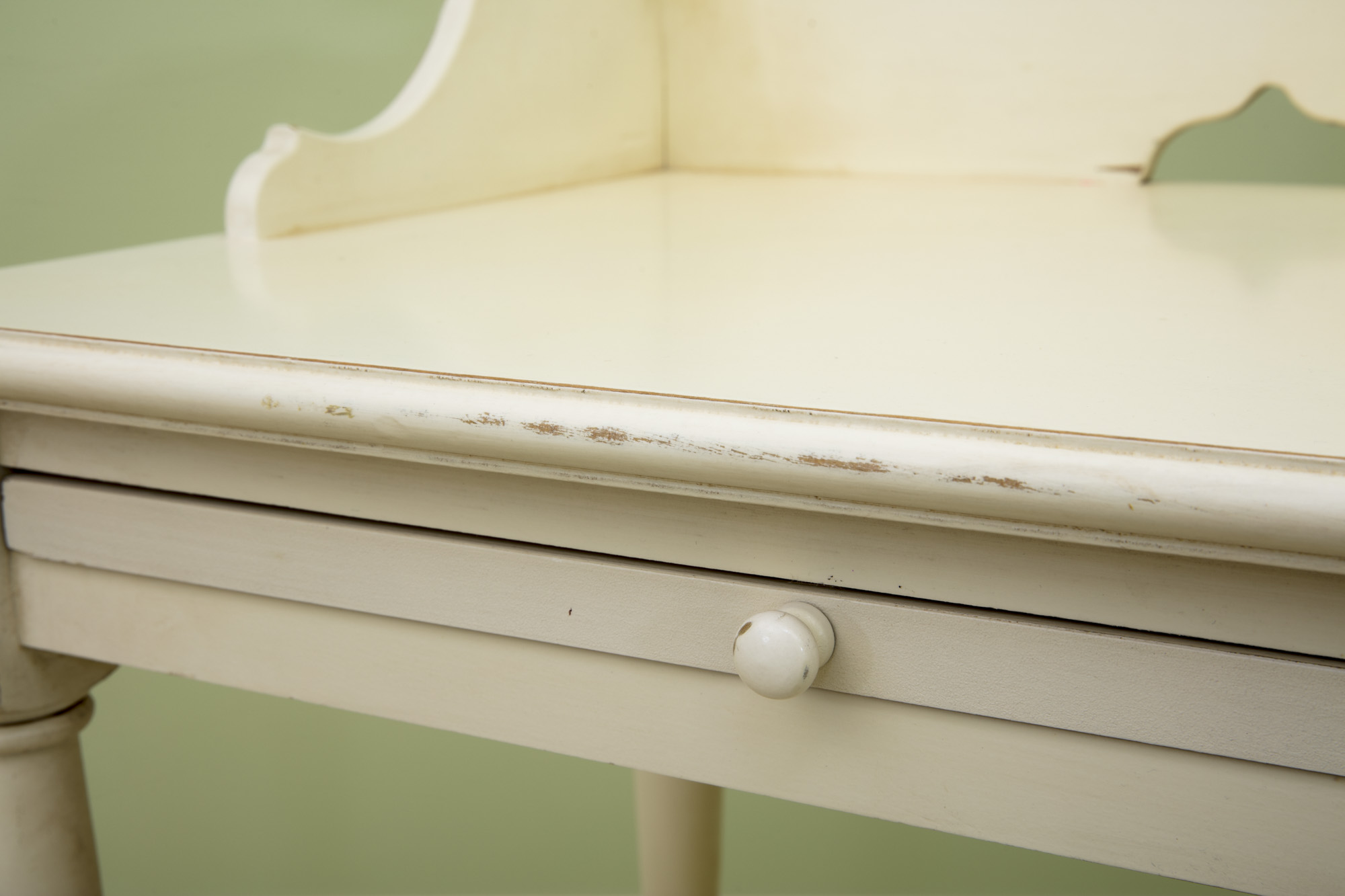 Betsy Cameron "Nitey Nite Stand" by Lexington