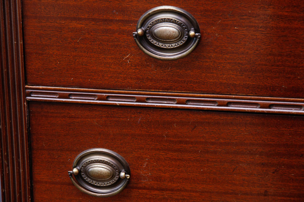 Vintage Hepplewhite Style Mahogany Chest of Drawers