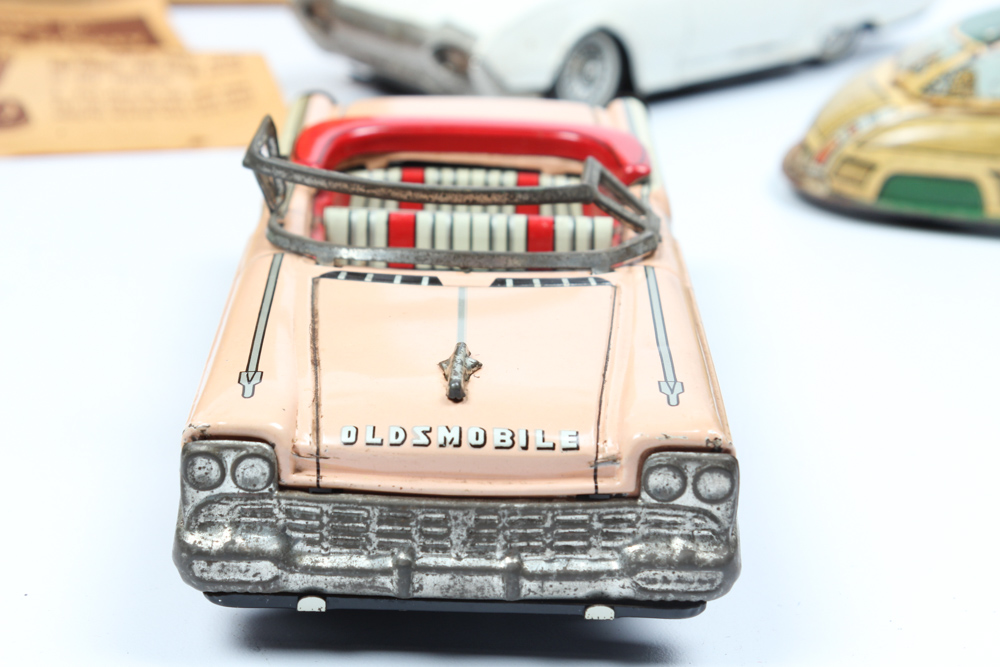Vintage Collectibles Featuring Scale Cars