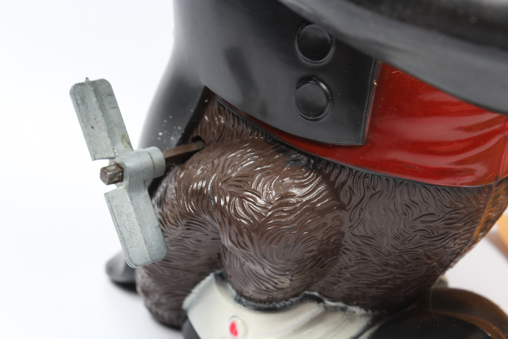 Vintage Collectibles Featuring Scale Cars