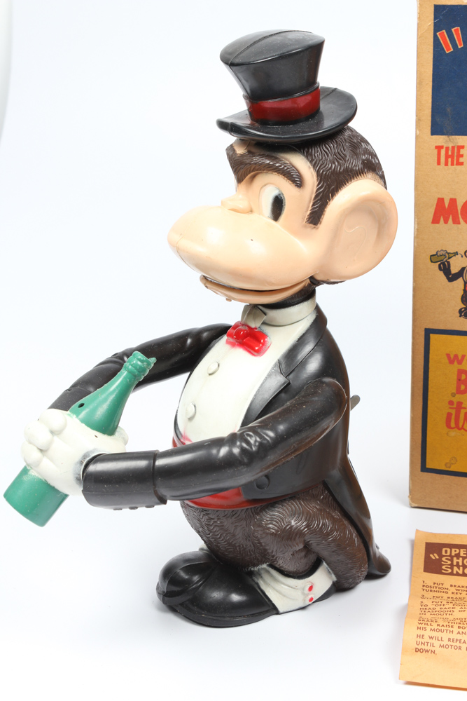 Vintage Collectibles Featuring Scale Cars