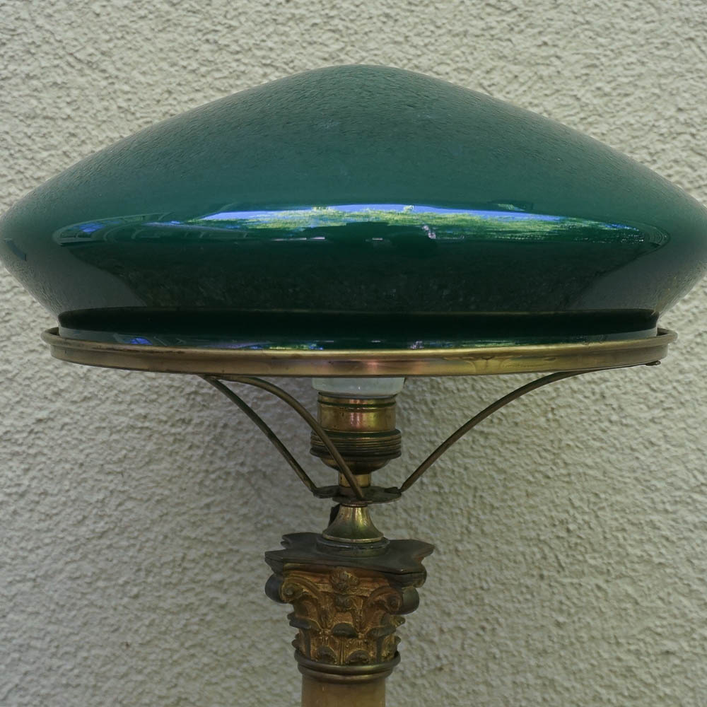 Victorian Style Table Lamp With Glass Shade