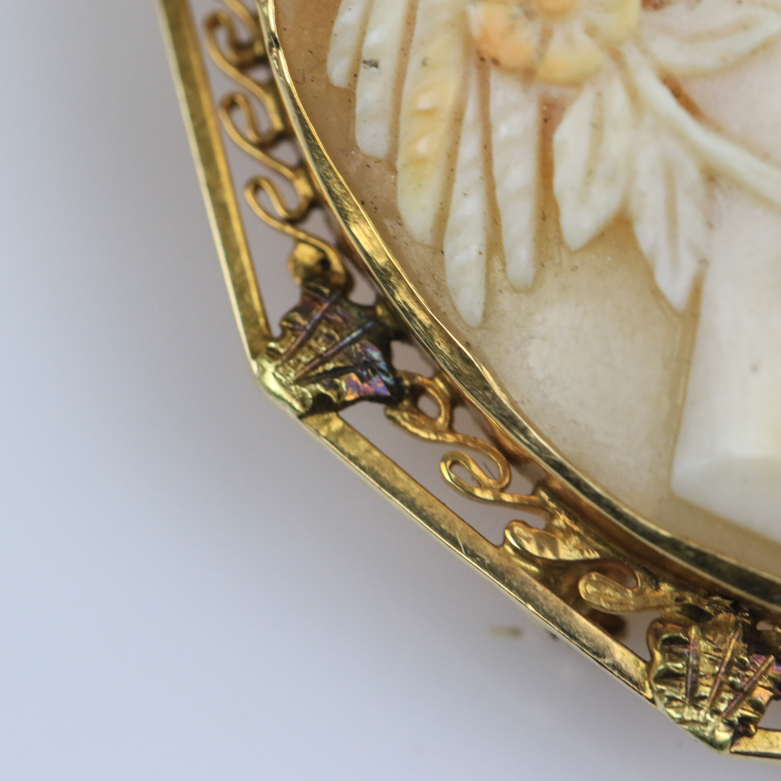 Vintage 14K Yellow Gold and Carved Shell Cameo Pendant Brooch
