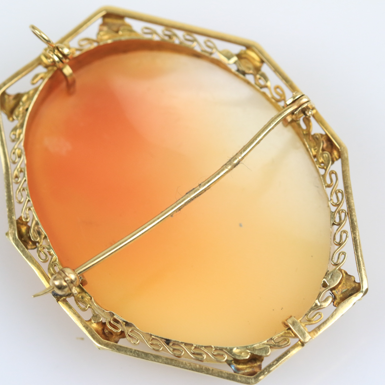 Vintage 14K Yellow Gold and Carved Shell Cameo Pendant Brooch