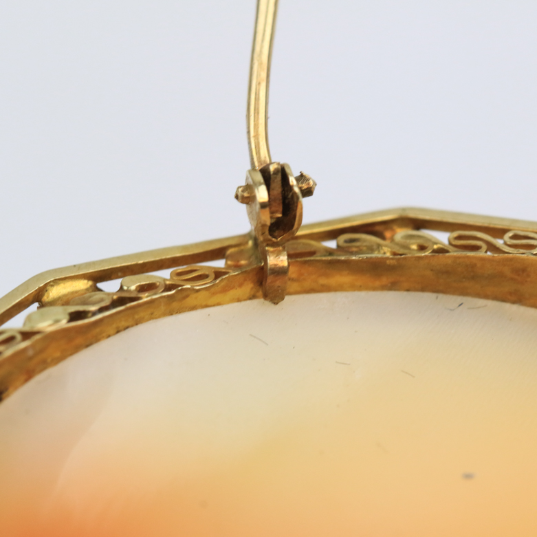 Vintage 14K Yellow Gold and Carved Shell Cameo Pendant Brooch