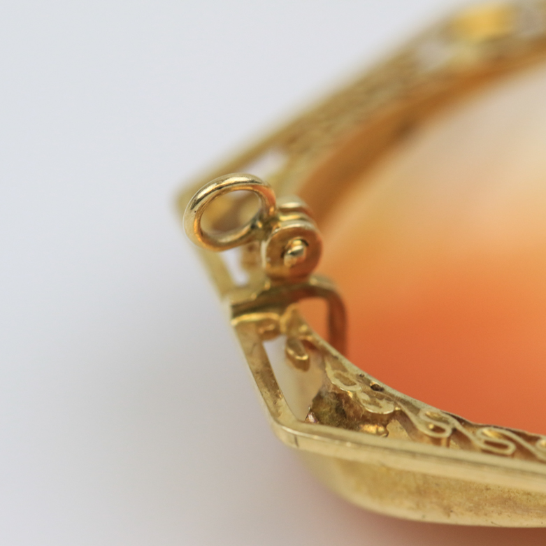Vintage 14K Yellow Gold and Carved Shell Cameo Pendant Brooch