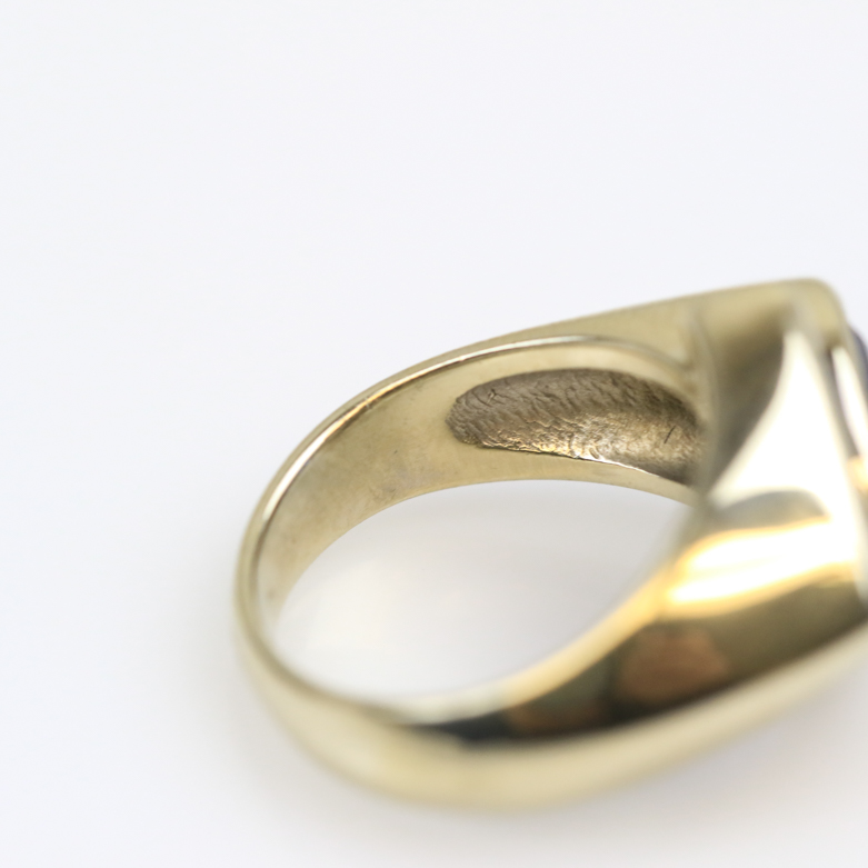 Modernist 18K Yellow Gold and 1.36 Carat Pear Cut Sapphire Ring