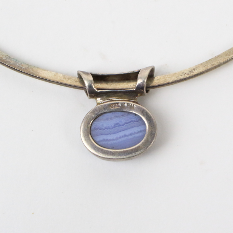 Sterling Silver and Agate Pendant Collar Necklace