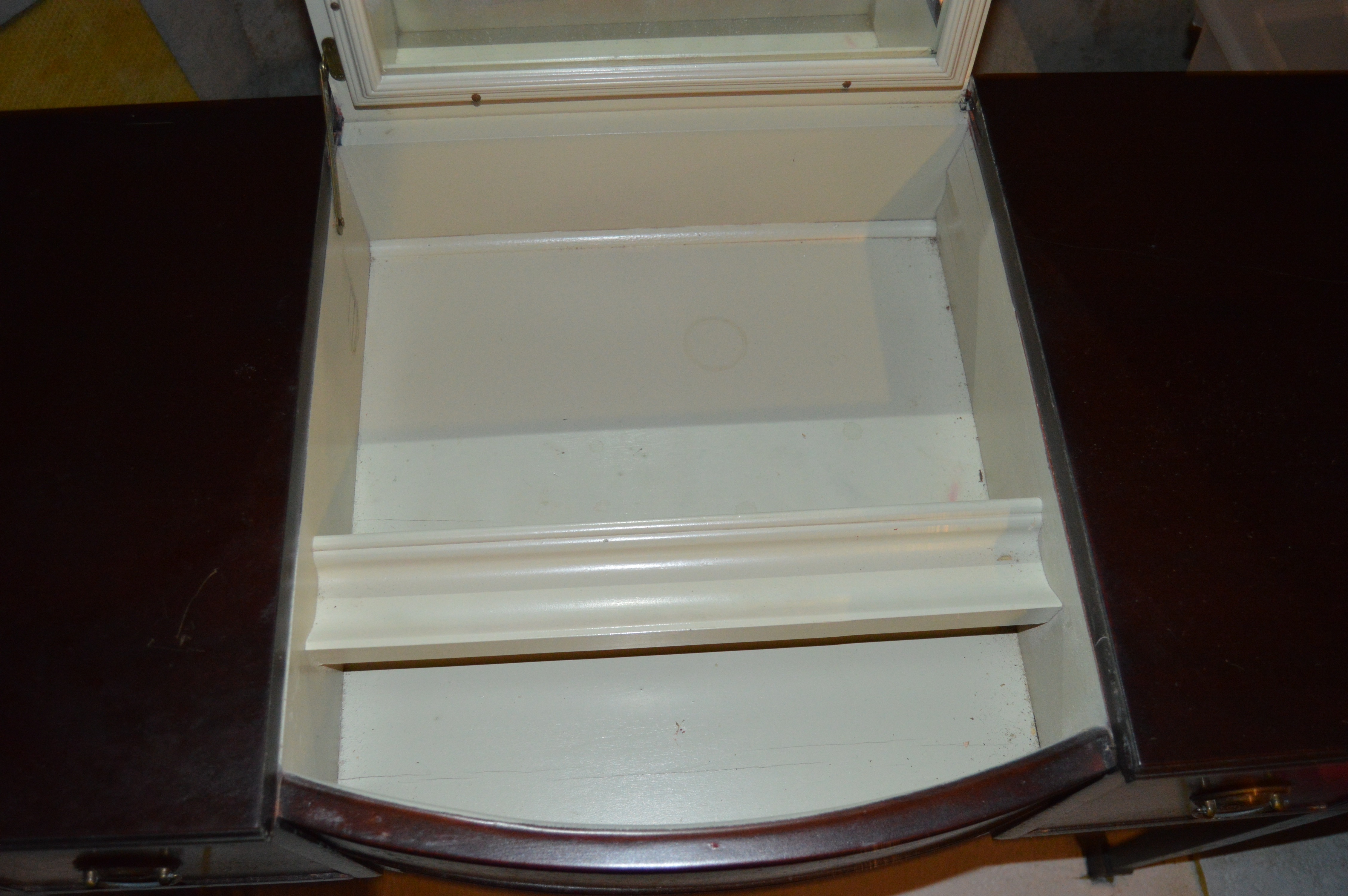 Hepplewhite Style Vanity With Fold-Away Mirror