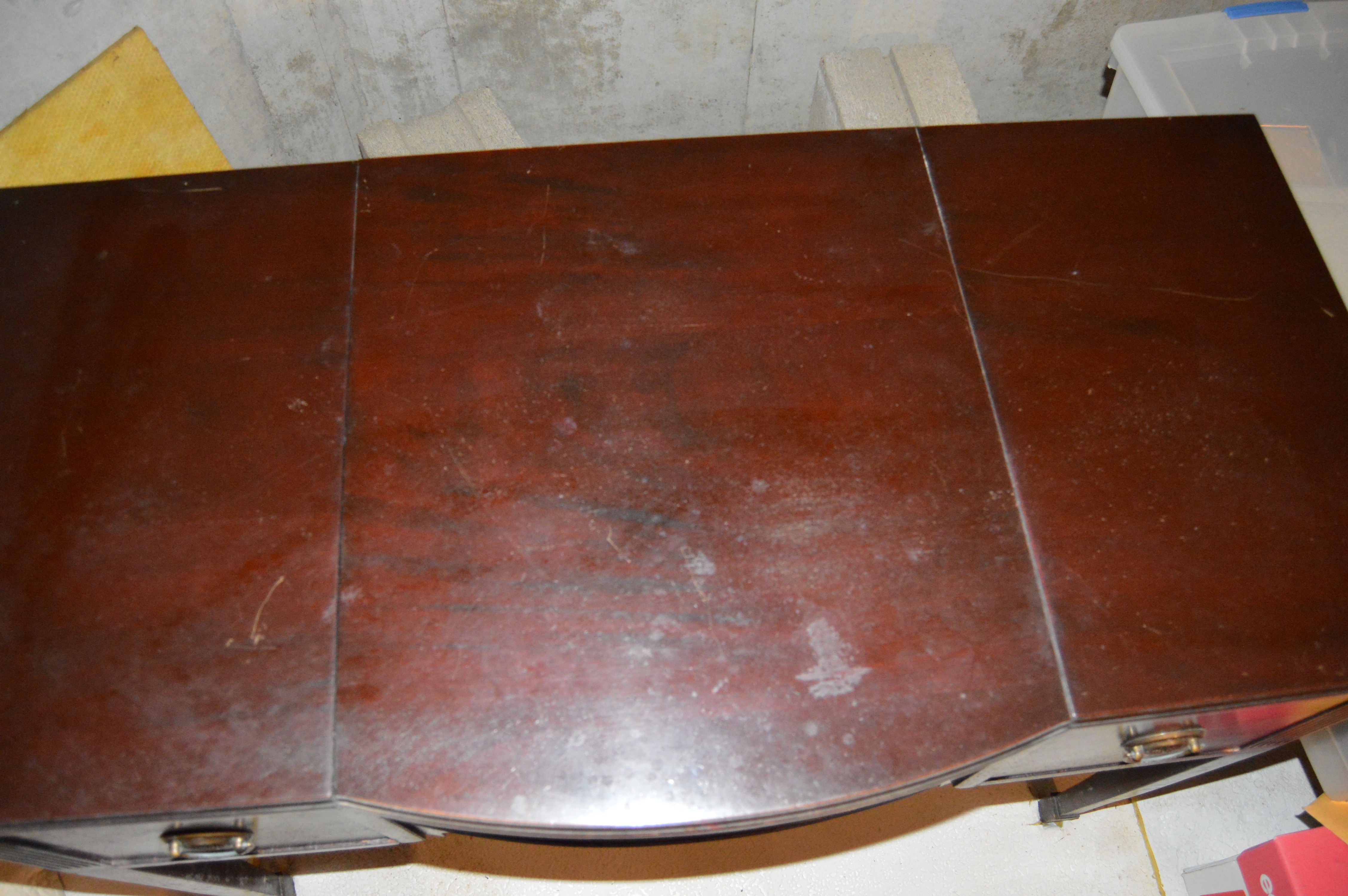 Hepplewhite Style Vanity With Fold-Away Mirror