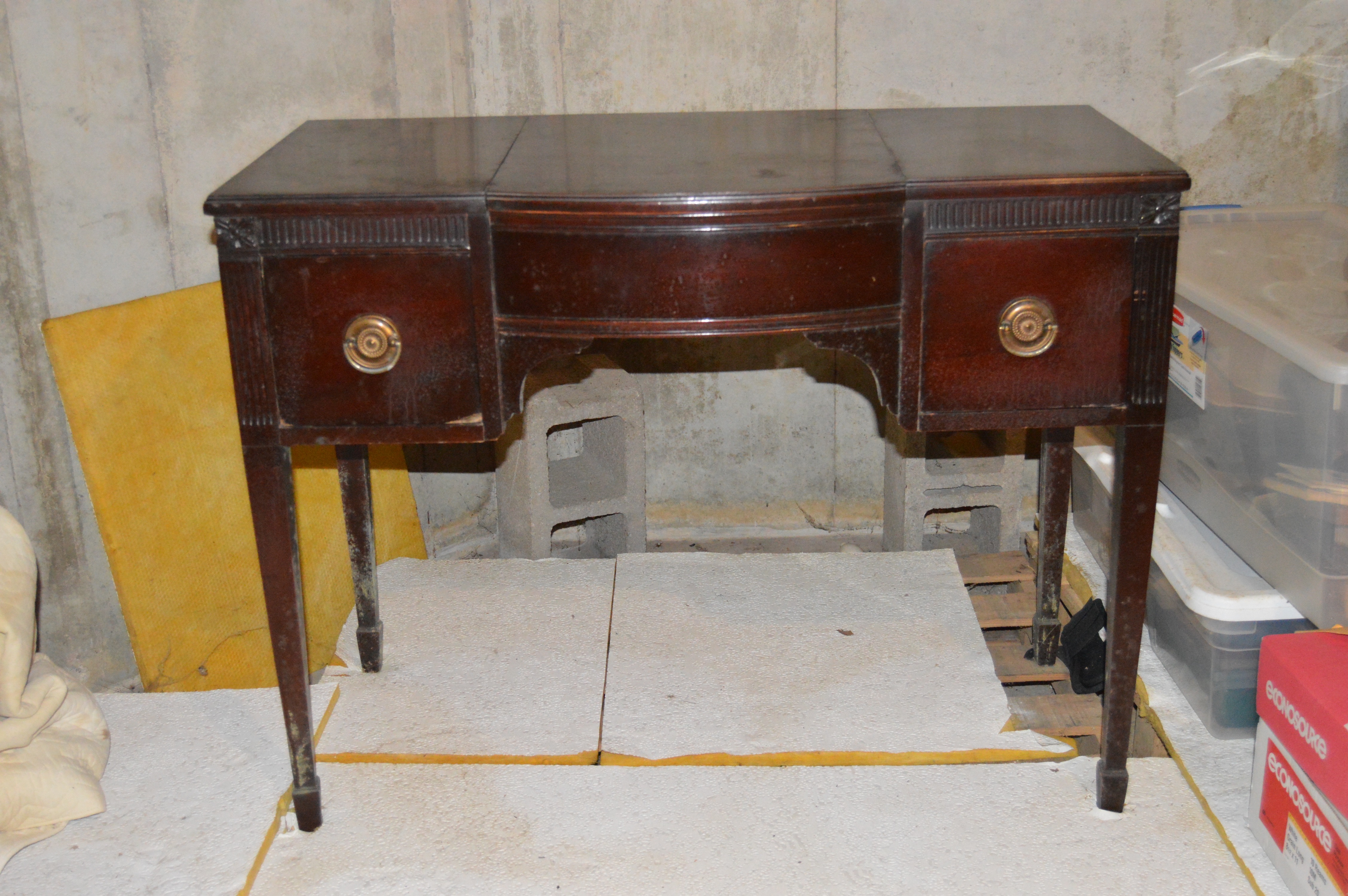 Hepplewhite Style Vanity With Fold-Away Mirror