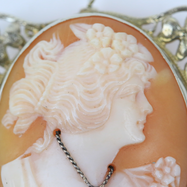 Vintage 14K Yellow Gold, Carved Shell, and Diamond en Habillé  Cameo Pendant Brooch