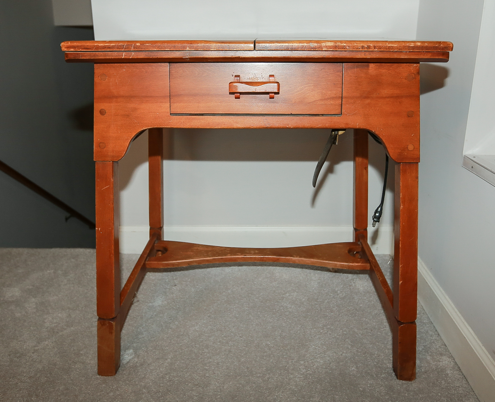Cherry Flip Top Sewing Table With Kenmore Machine