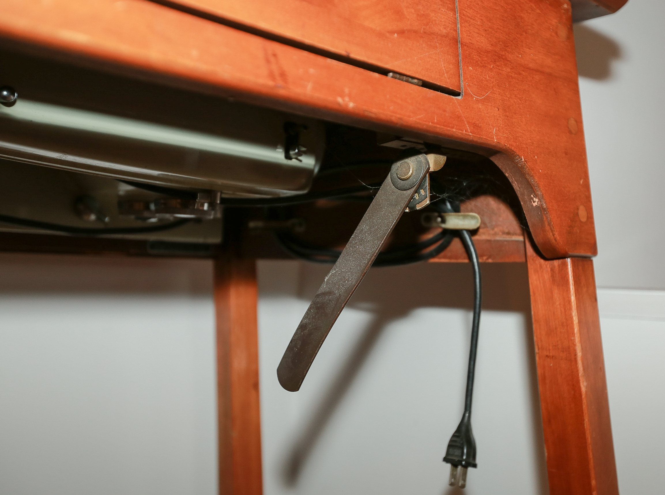 Cherry Flip Top Sewing Table With Kenmore Machine