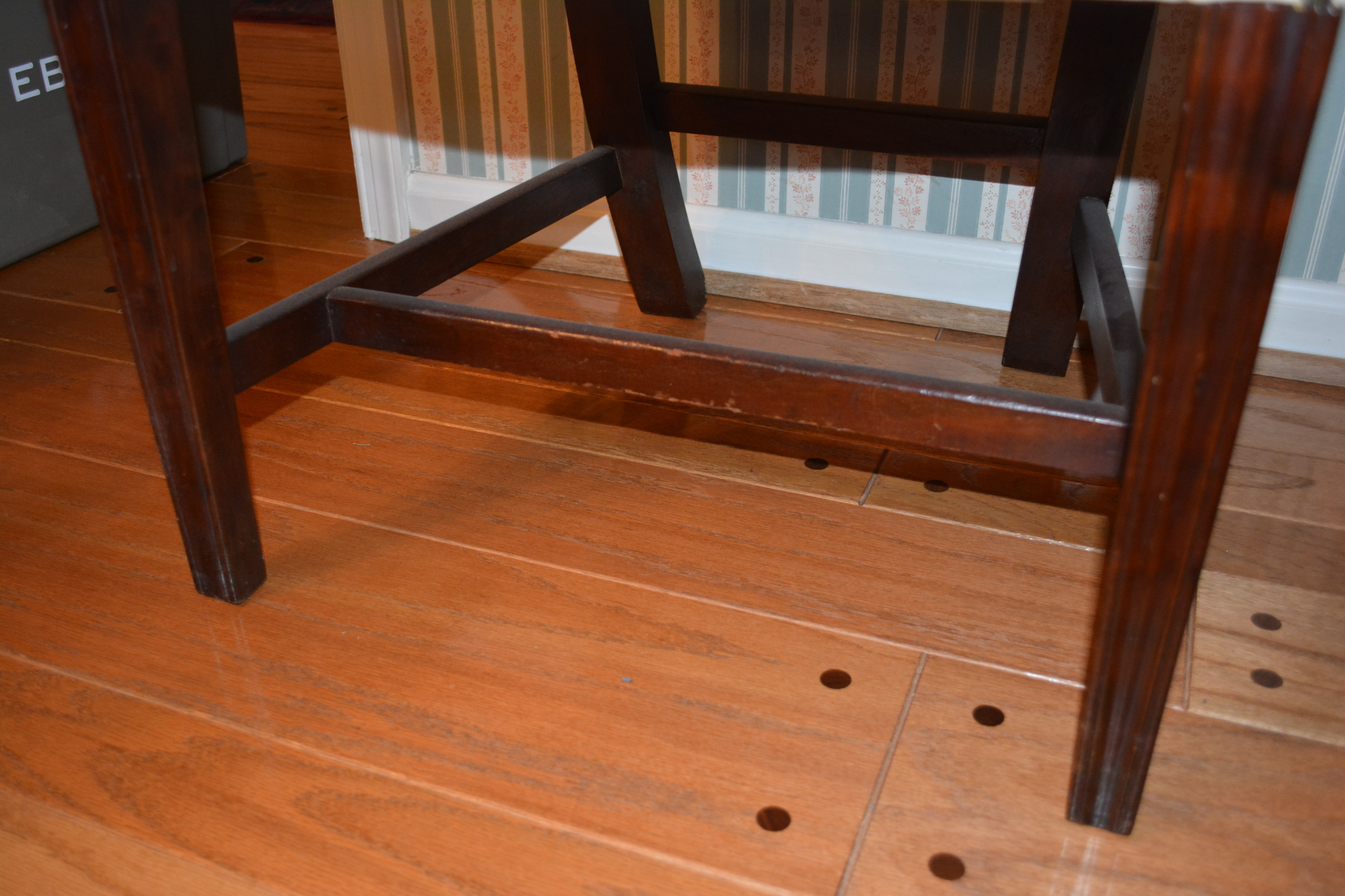 Vintage Hepplewhite Style Side Chairs With Leather Seats