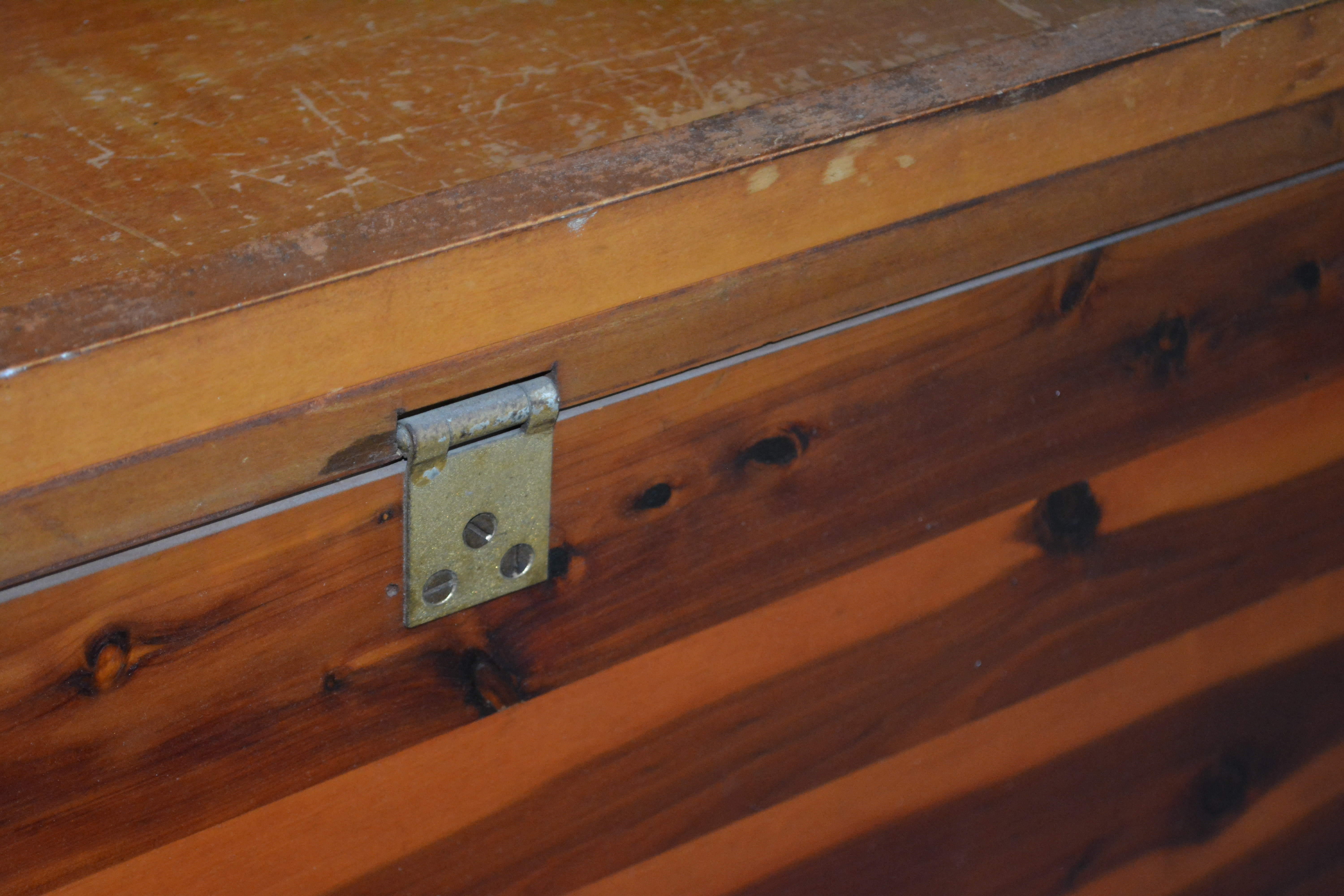 Vintage Lane Cedar Chest