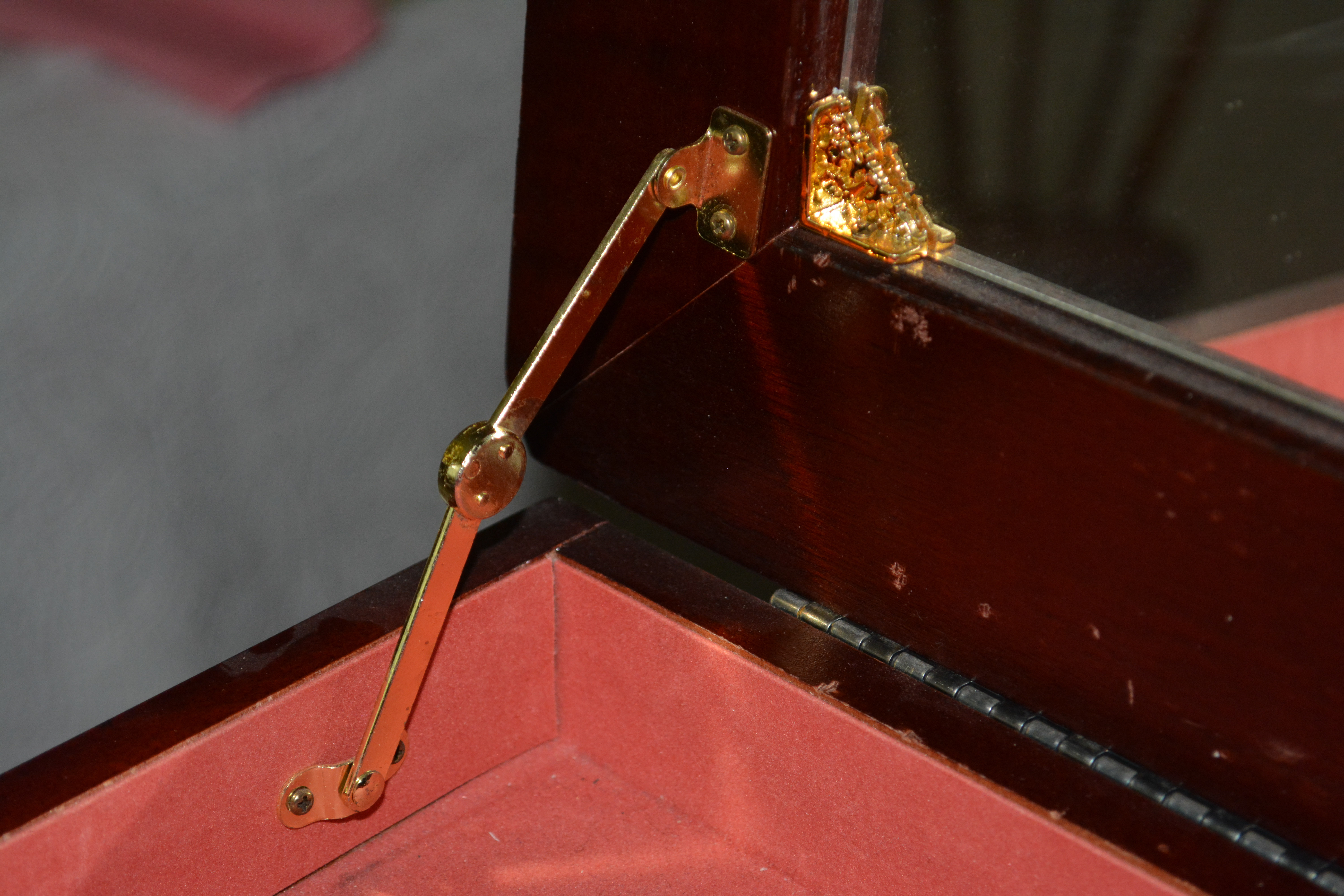 Standing Jewelry Case