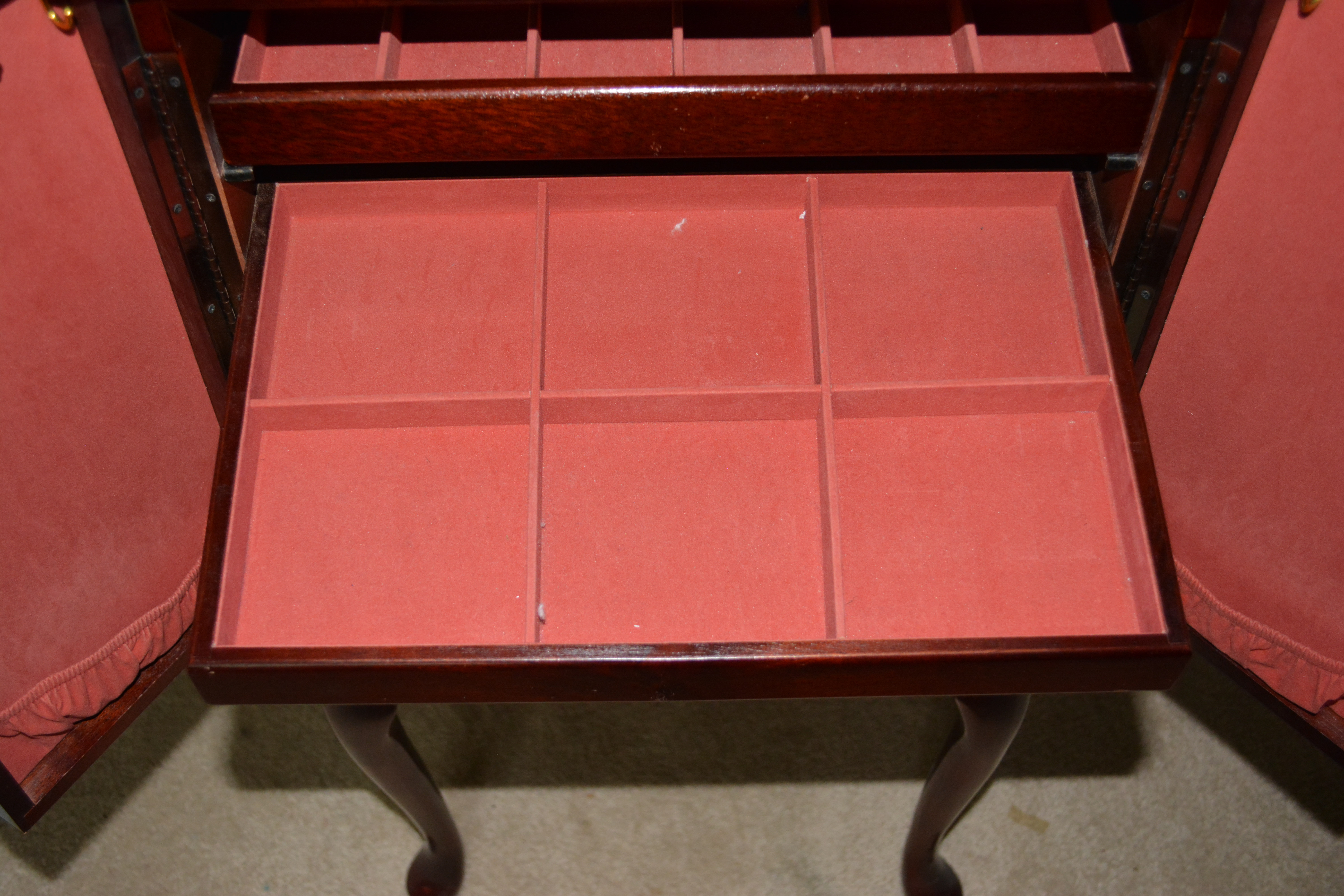 Standing Jewelry Case