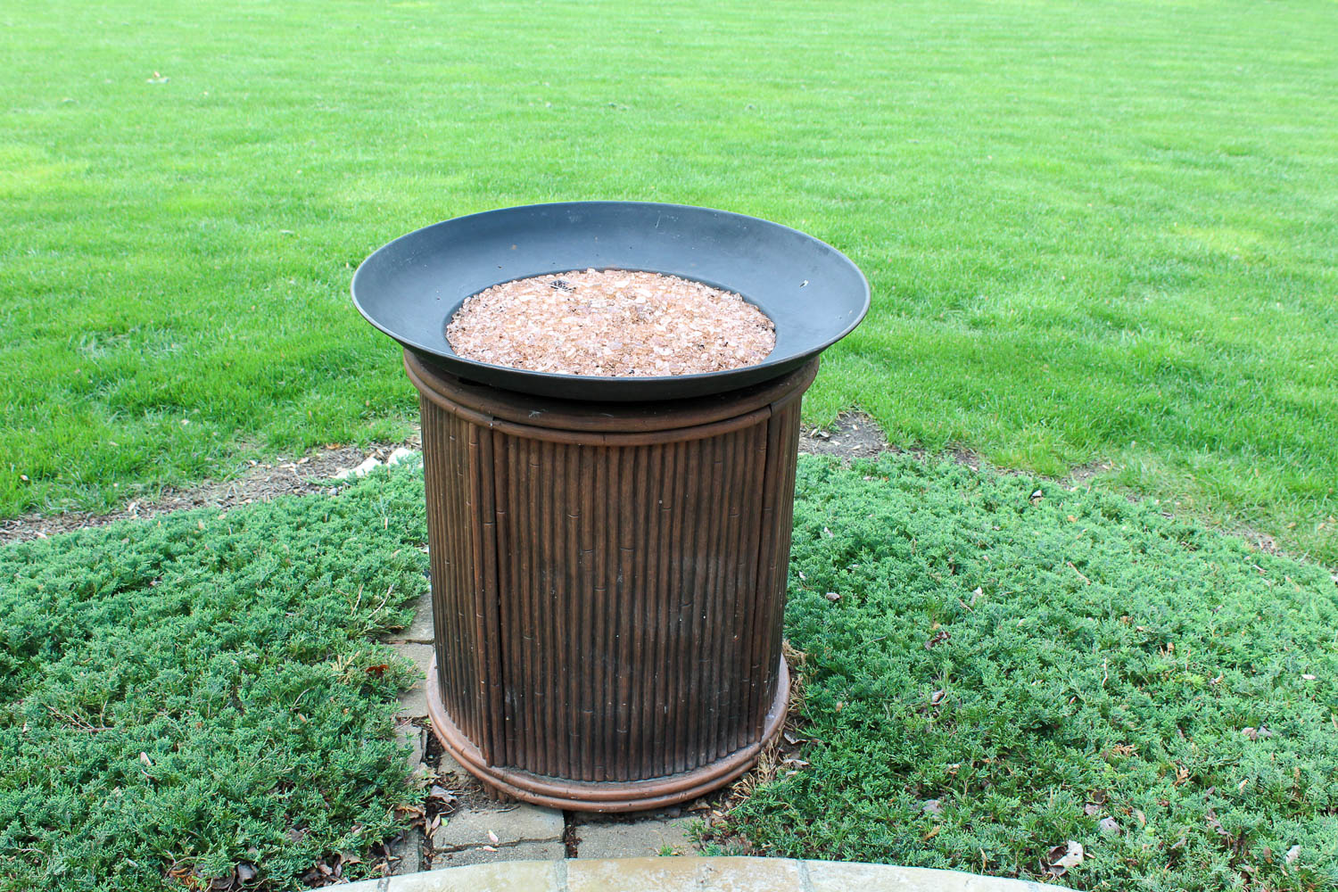 Outdoor Gas Fire Pit with Decorative Center Stones