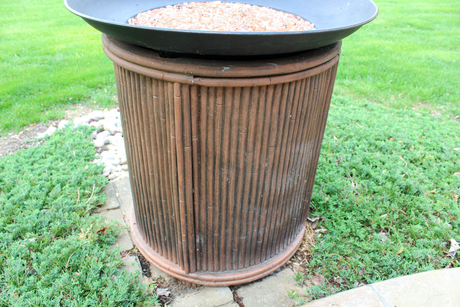 Outdoor Gas Fire Pit with Decorative Center Stones