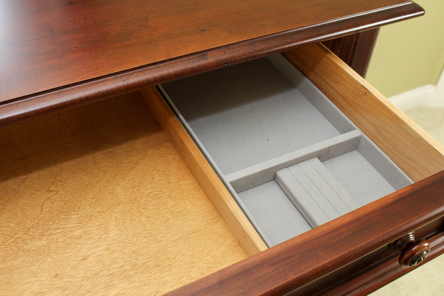 Mobel Furniture Dresser With Mirror