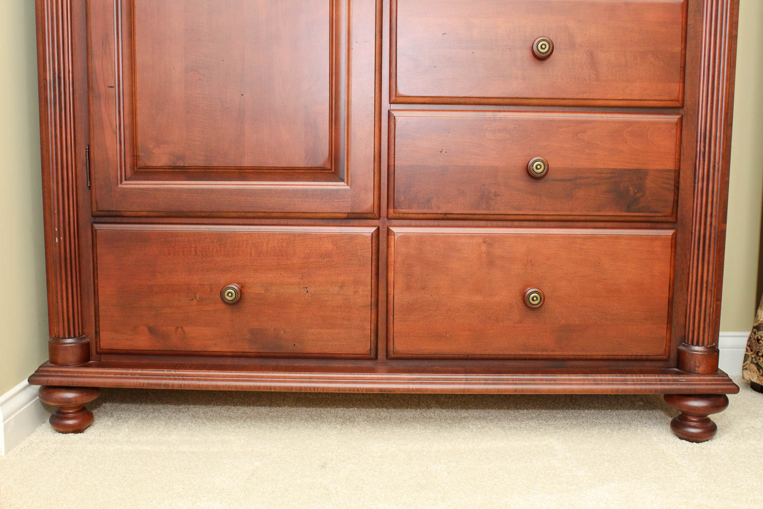 Mobel Furniture Solid Wood Dresser