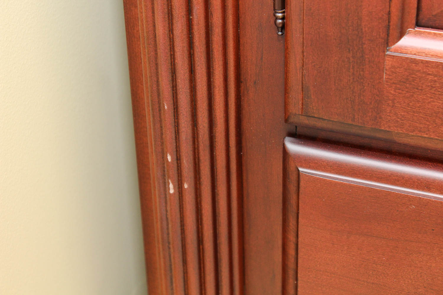 Mobel Furniture Solid Wood Dresser