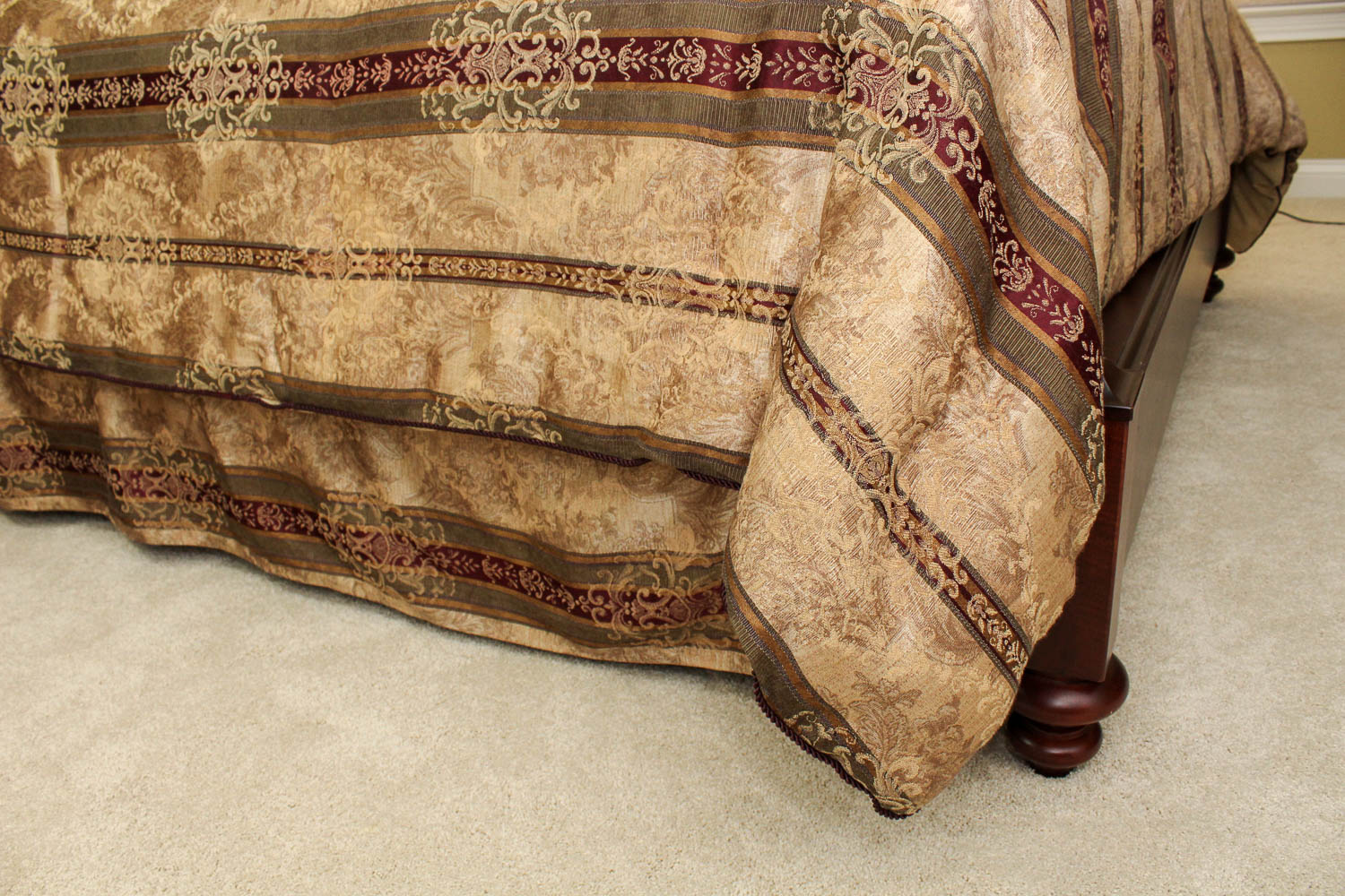 Croscill Townhouse Warm-Tone Queen Bed Set