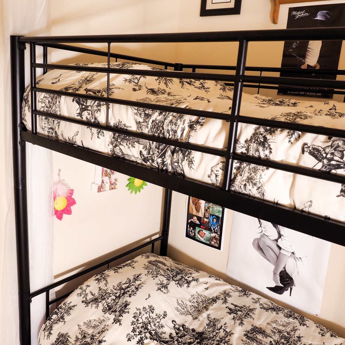 Tubular Metal Frame Bunk Beds