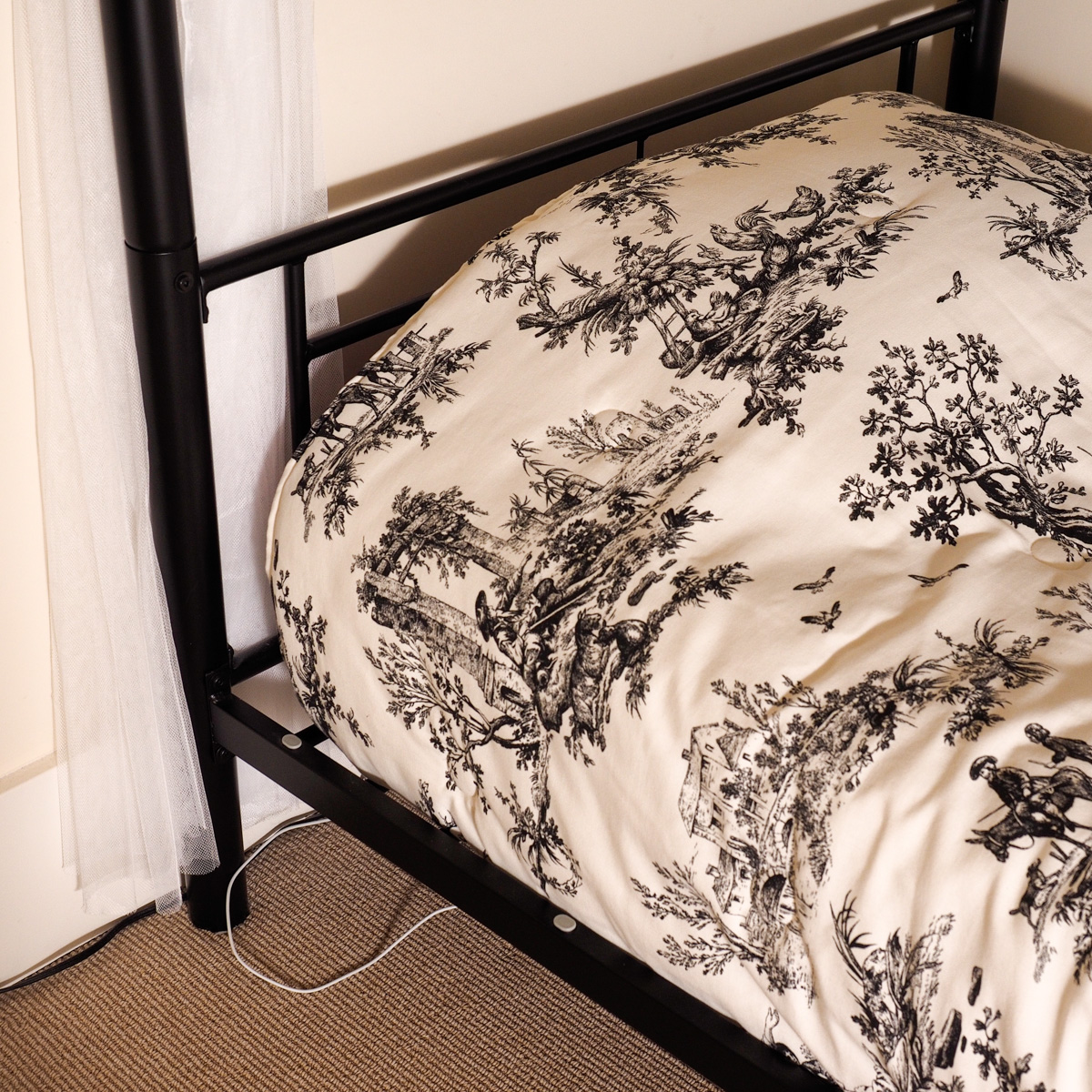 Tubular Metal Frame Bunk Beds