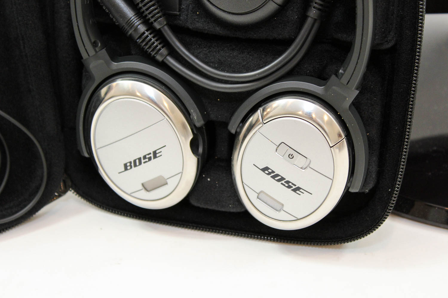 Samsung SyncMaster Monitor with Bose QuietComfort3 Headphones