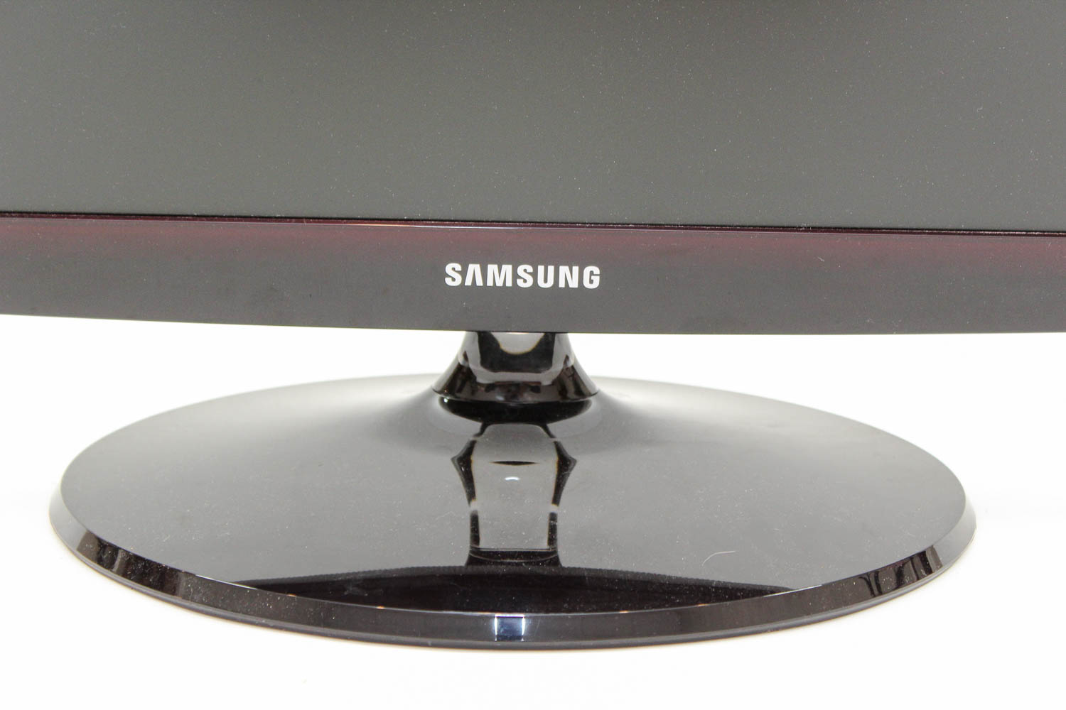 Samsung SyncMaster Monitor with Bose QuietComfort3 Headphones