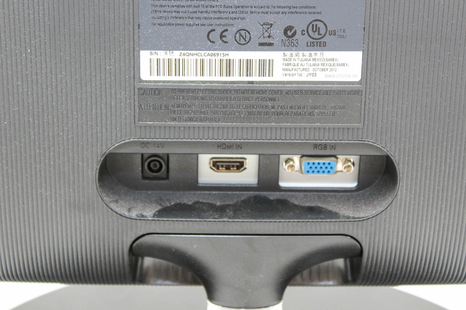 Samsung SyncMaster Monitor with Bose QuietComfort3 Headphones