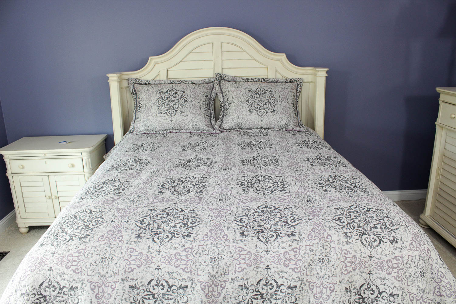 Paula Deen Home Country Style Queen Bed Frame and Mattress