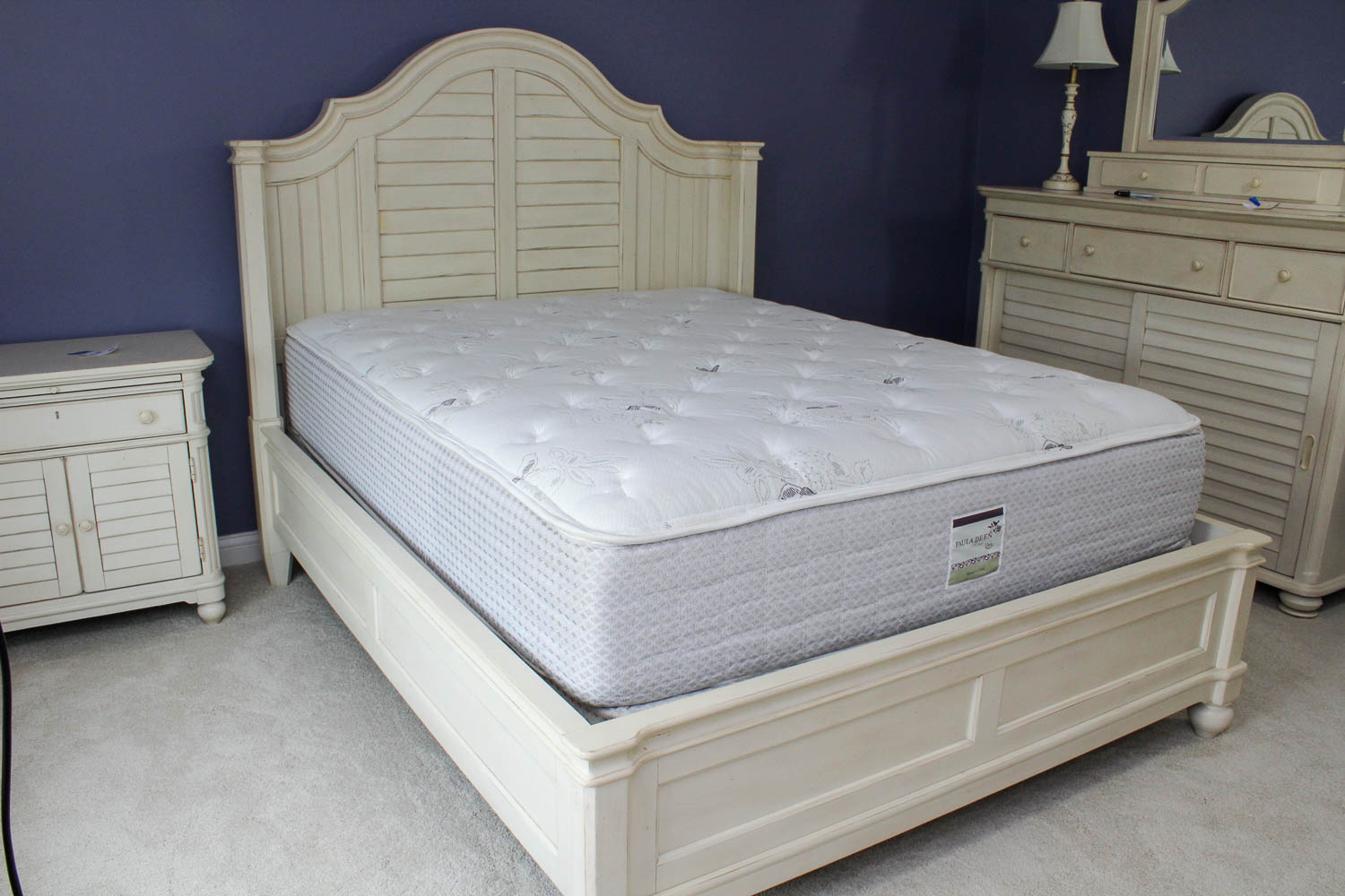 Paula Deen Home Country Style Queen Bed Frame and Mattress