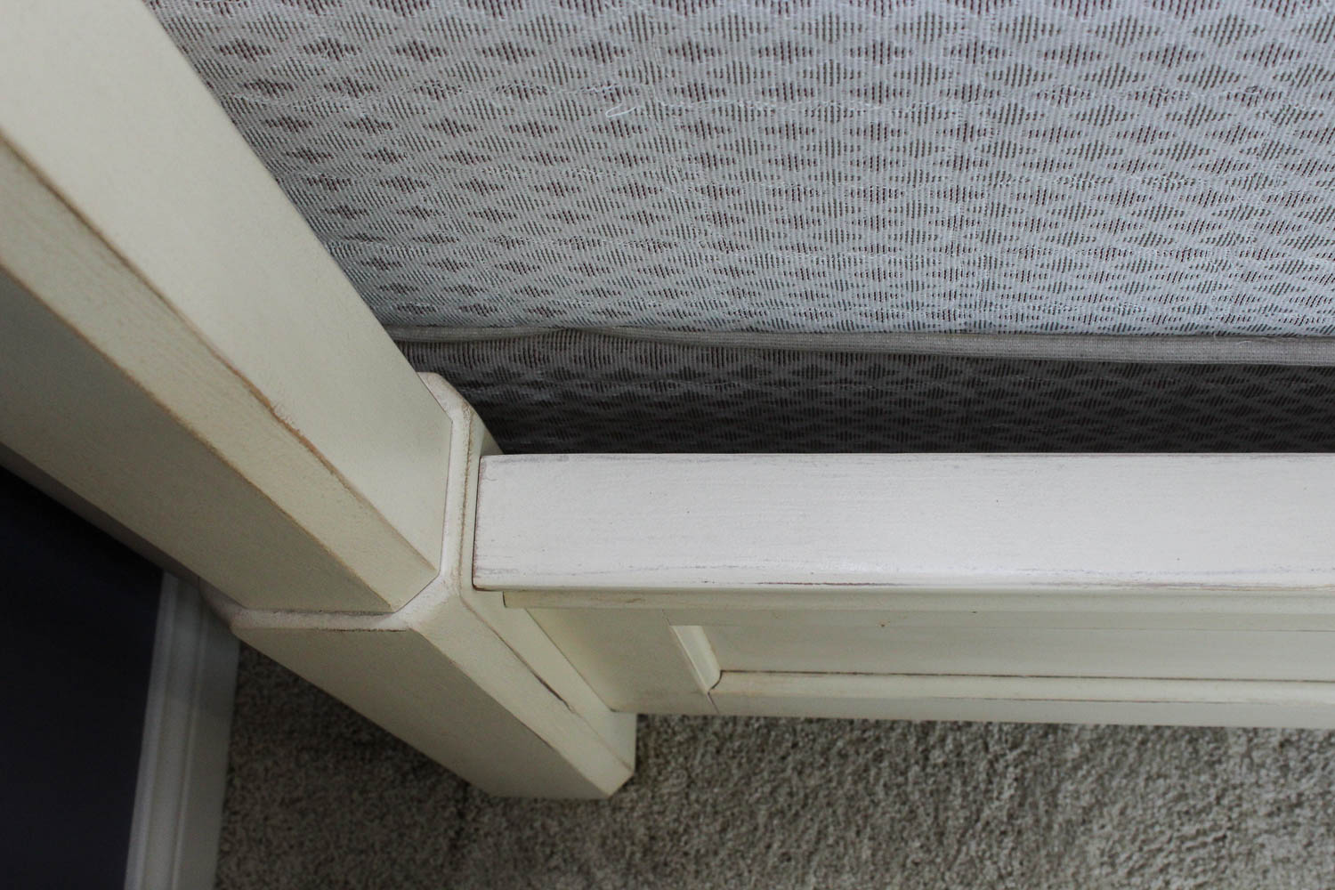 Paula Deen Home Country Style Queen Bed Frame and Mattress