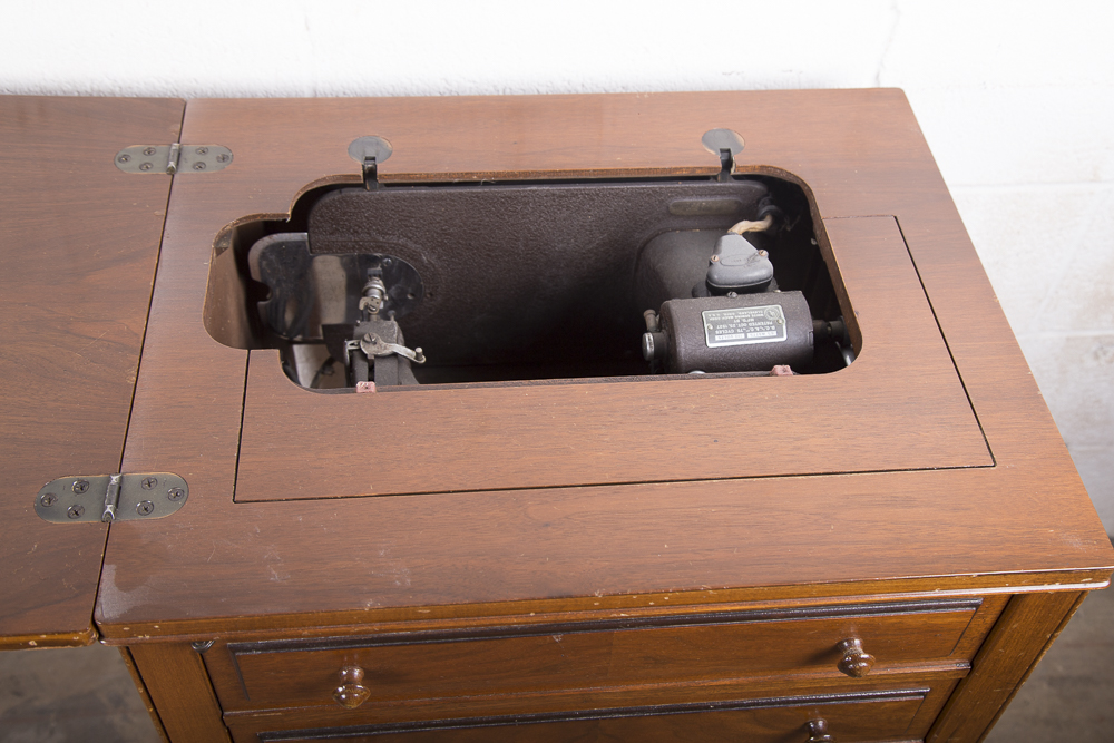 White Sewing Machine Corp. Rotary Electric Model 43 Sewing Machine With Table