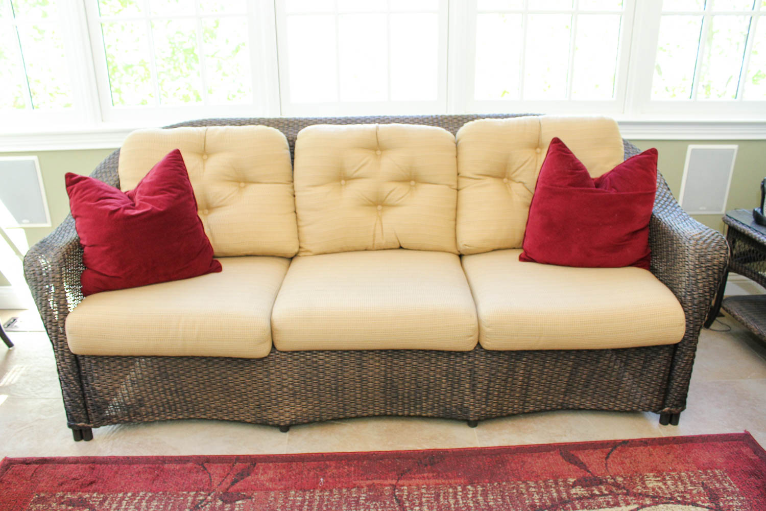 Lloyd Flanders Patio Sofa and Coffee Table