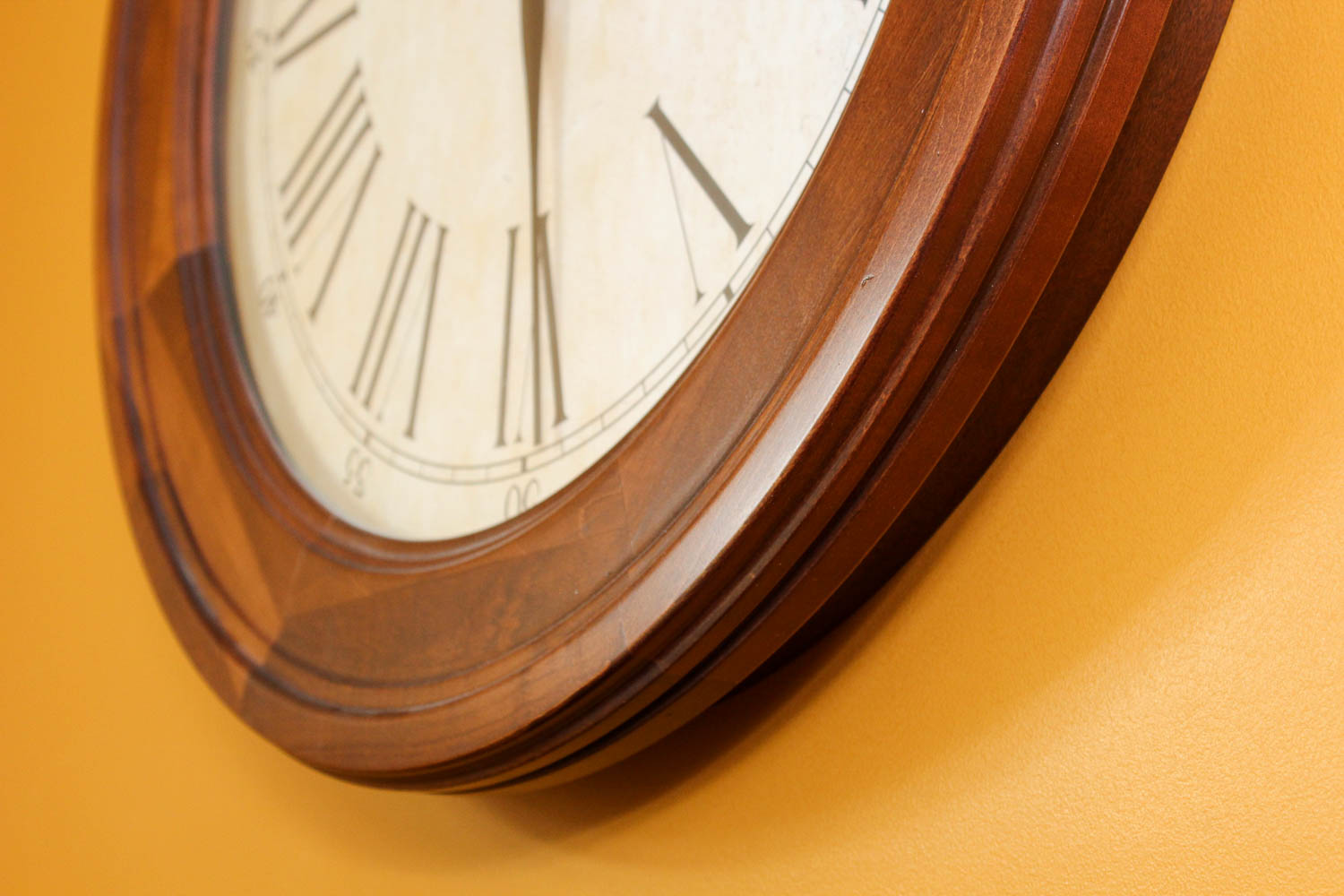 Howard Miller Gallery Wall Clock