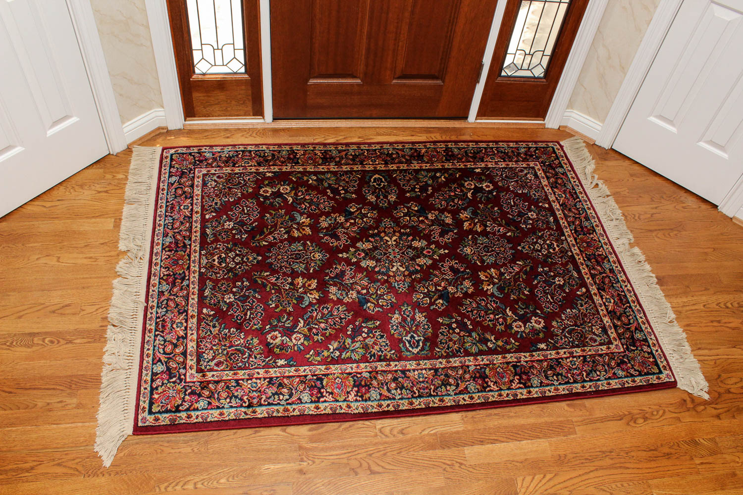Machine Woven Persian-Style Wool Accent Rug